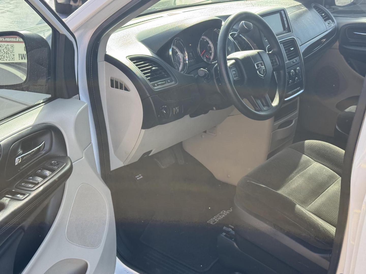 2017 White Dodge Grand Caravan Passenger (2C4RDGBG6HR) with an V6, Flex Fuel, 3.6 Liter engine, Automatic, 6-Spd transmission, located at 8008 Warden Rd, Sherwood, AR, 72120, (501) 801-6100, 34.830078, -92.186684 - Photo#12