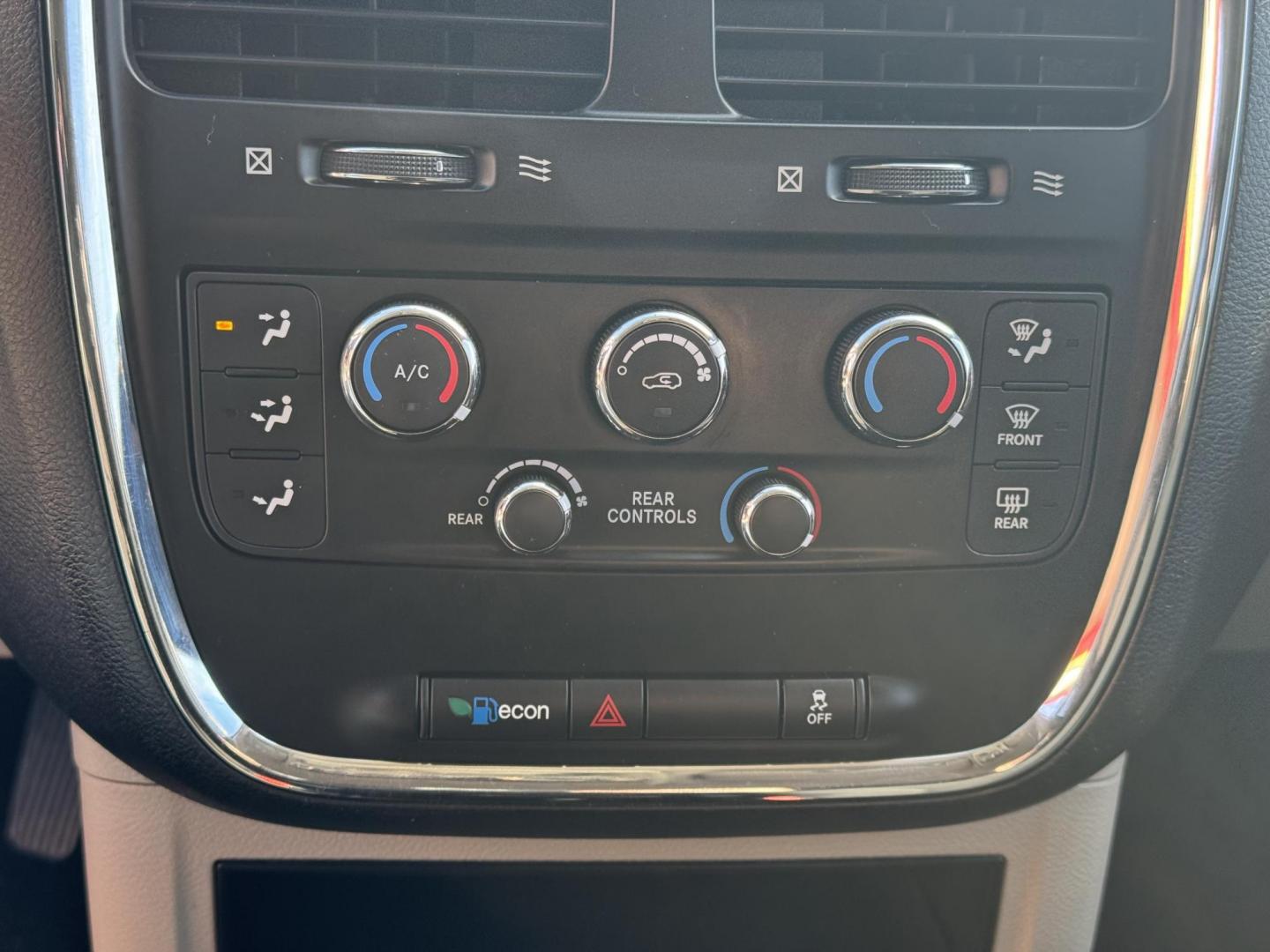 2017 White Dodge Grand Caravan Passenger (2C4RDGBG6HR) with an V6, Flex Fuel, 3.6 Liter engine, Automatic, 6-Spd transmission, located at 8008 Warden Rd, Sherwood, AR, 72120, (501) 801-6100, 34.830078, -92.186684 - Photo#17