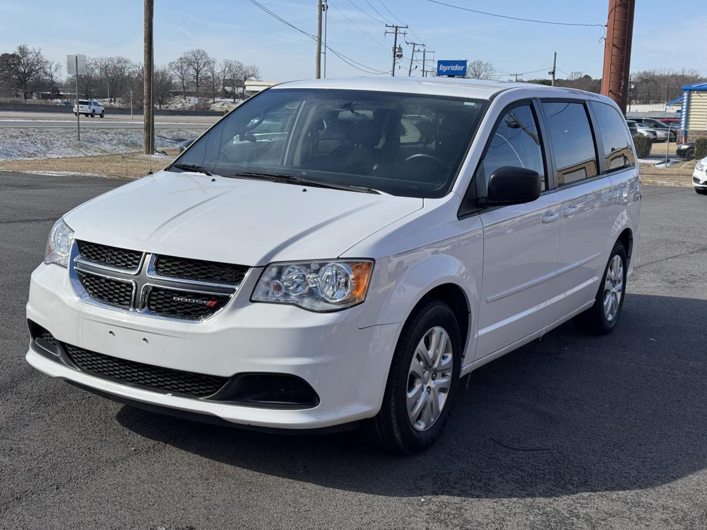 2017 White Dodge Grand Caravan Passenger (2C4RDGBG6HR) with an V6, Flex Fuel, 3.6 Liter engine, Automatic, 6-Spd transmission, located at 8008 Warden Rd, Sherwood, AR, 72120, (501) 801-6100, 34.830078, -92.186684 - Photo#3
