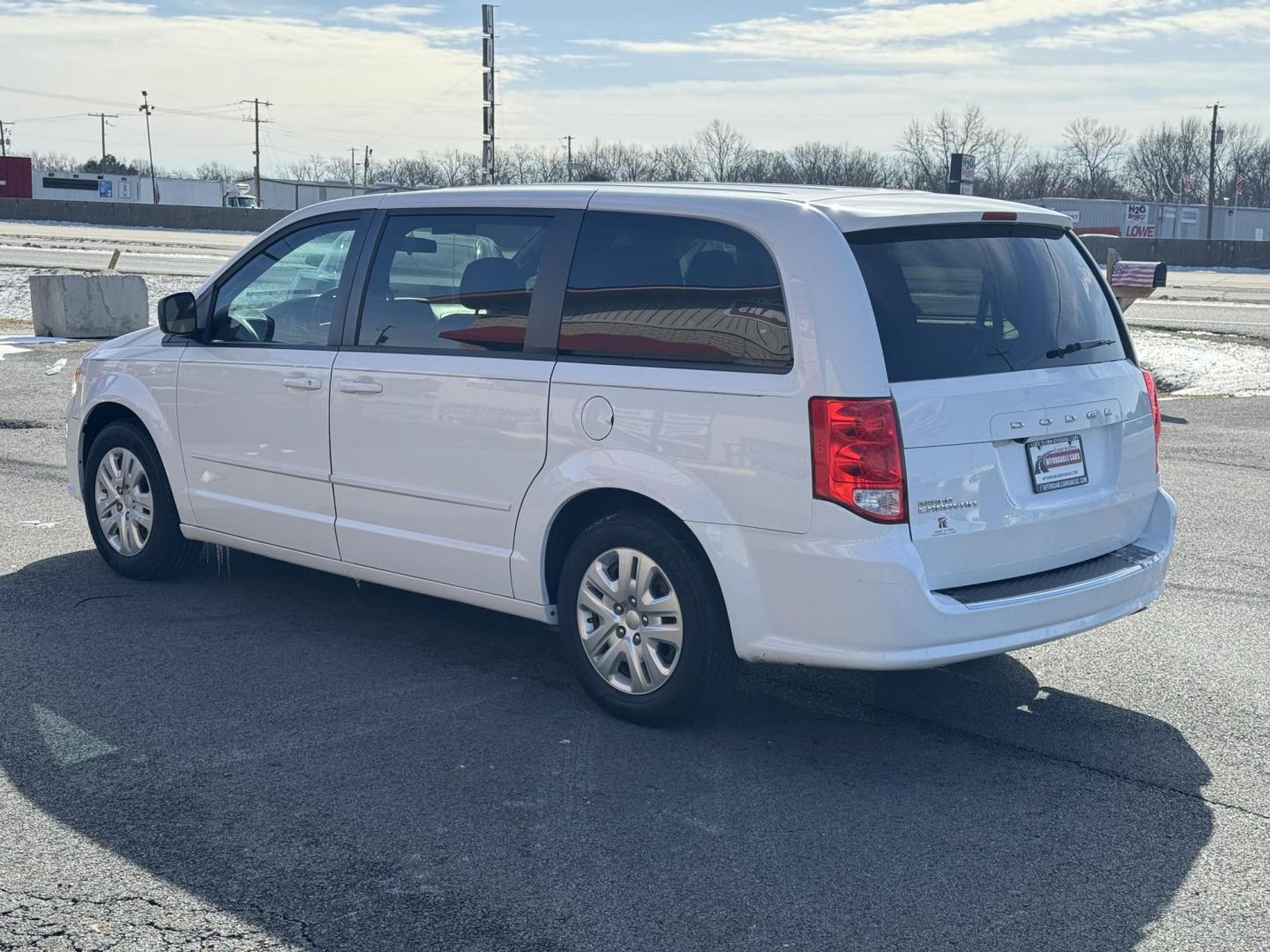 2017 White Dodge Grand Caravan Passenger (2C4RDGBG6HR) with an V6, Flex Fuel, 3.6 Liter engine, Automatic, 6-Spd transmission, located at 8008 Warden Rd, Sherwood, AR, 72120, (501) 801-6100, 34.830078, -92.186684 - Photo#5