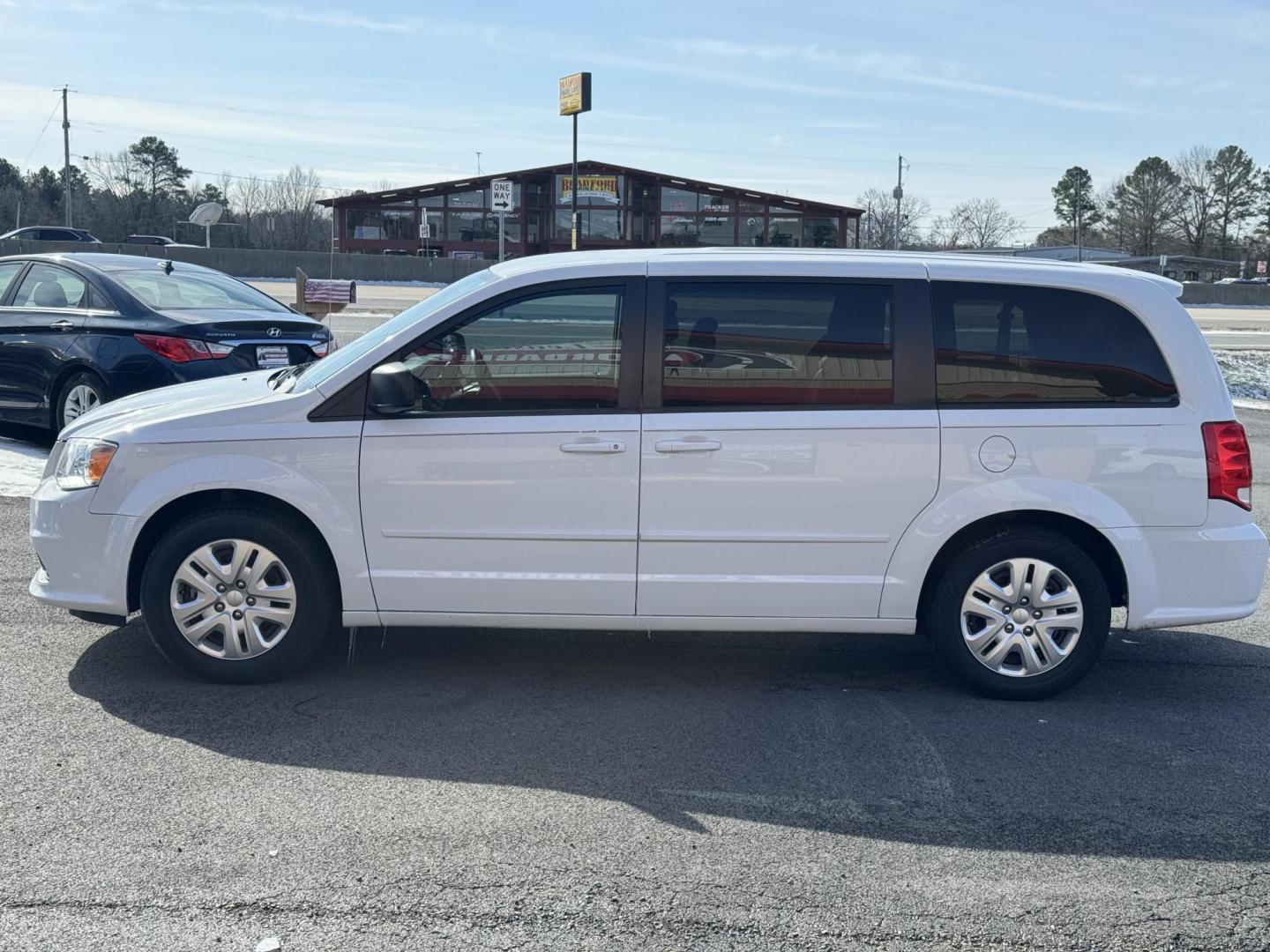 2017 White Dodge Grand Caravan Passenger (2C4RDGBG6HR) with an V6, Flex Fuel, 3.6 Liter engine, Automatic, 6-Spd transmission, located at 8008 Warden Rd, Sherwood, AR, 72120, (501) 801-6100, 34.830078, -92.186684 - Photo#4