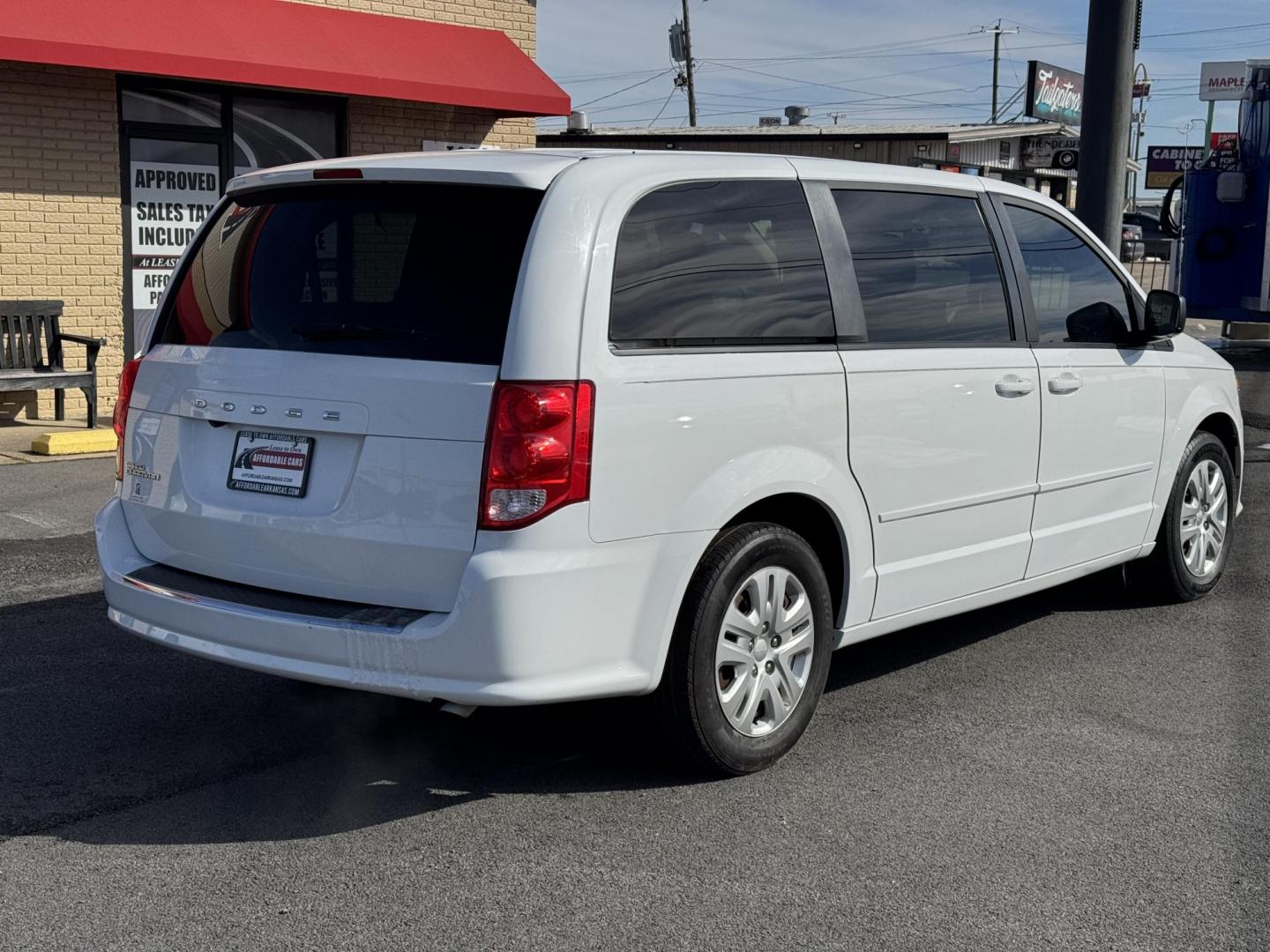 2017 White Dodge Grand Caravan Passenger (2C4RDGBG6HR) with an V6, Flex Fuel, 3.6 Liter engine, Automatic, 6-Spd transmission, located at 8008 Warden Rd, Sherwood, AR, 72120, (501) 801-6100, 34.830078, -92.186684 - Photo#7