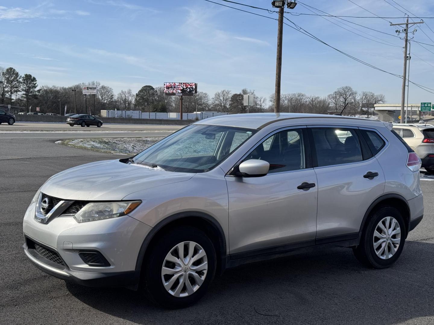 2016 Silver Nissan Rogue (JN8AT2MT7GW) with an 4-Cyl, 2.5 Liter engine, Auto, CVT Xtronic transmission, located at 8008 Warden Rd, Sherwood, AR, 72120, (501) 801-6100, 34.830078, -92.186684 - Photo#3