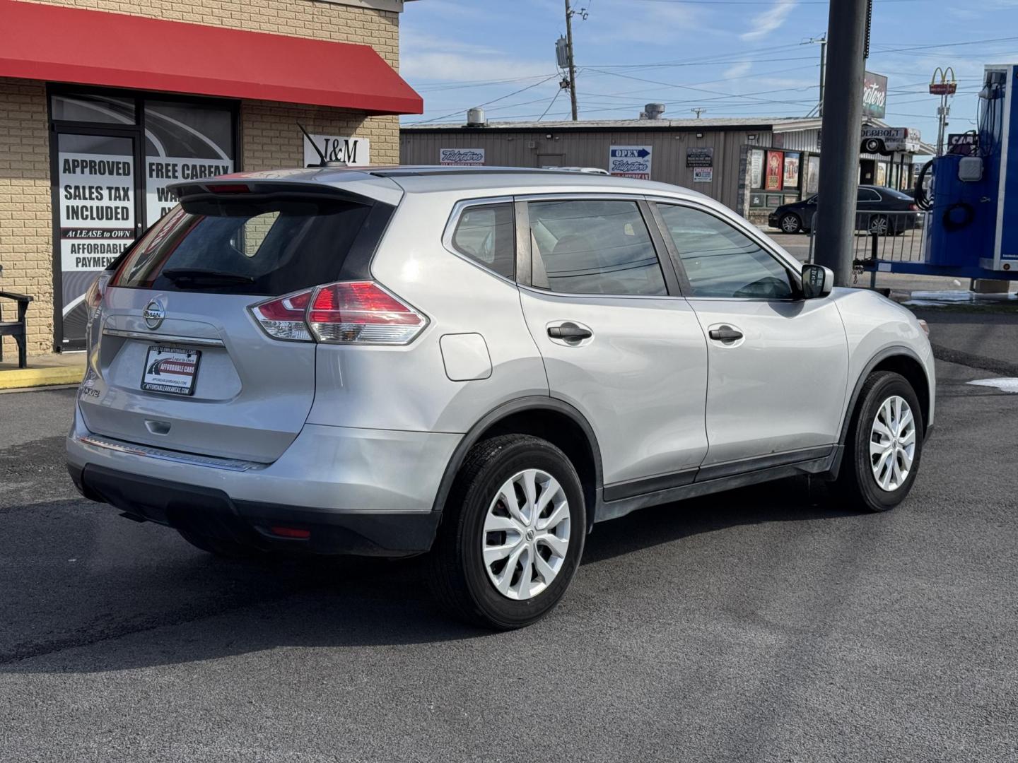 2016 Silver Nissan Rogue (JN8AT2MT7GW) with an 4-Cyl, 2.5 Liter engine, Auto, CVT Xtronic transmission, located at 8008 Warden Rd, Sherwood, AR, 72120, (501) 801-6100, 34.830078, -92.186684 - Photo#7