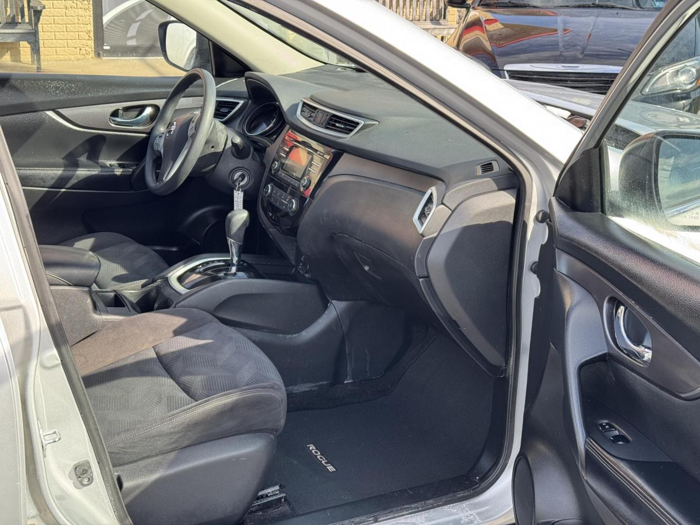 2016 Silver Nissan Rogue (JN8AT2MT7GW) with an 4-Cyl, 2.5 Liter engine, Auto, CVT Xtronic transmission, located at 8008 Warden Rd, Sherwood, AR, 72120, (501) 801-6100, 34.830078, -92.186684 - Photo#8