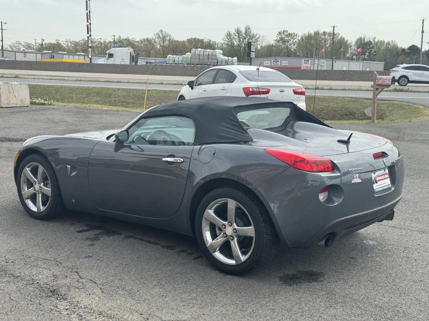 2008 Gray Pontiac Solstice (1G2MF35X78Y) with an 4-Cyl, Turbo, 2.0 Liter engine, Manual, 5-Spd transmission, located at 8008 Warden Rd, Sherwood, AR, 72120, (501) 801-6100, 34.830078, -92.186684 - Photo#3