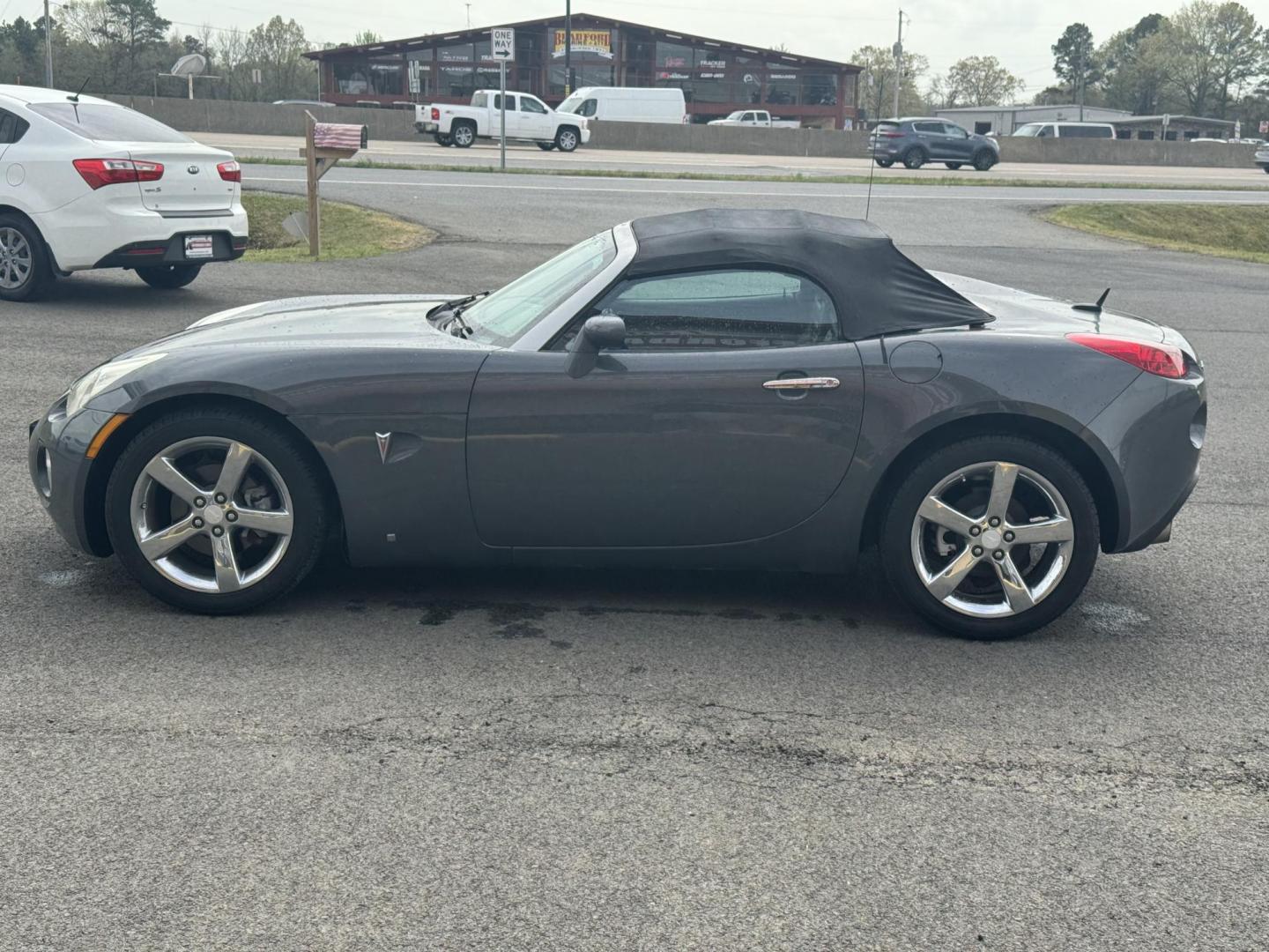 2008 Gray Pontiac Solstice (1G2MF35X78Y) with an 4-Cyl, Turbo, 2.0 Liter engine, Manual, 5-Spd transmission, located at 8008 Warden Rd, Sherwood, AR, 72120, (501) 801-6100, 34.830078, -92.186684 - Photo#4