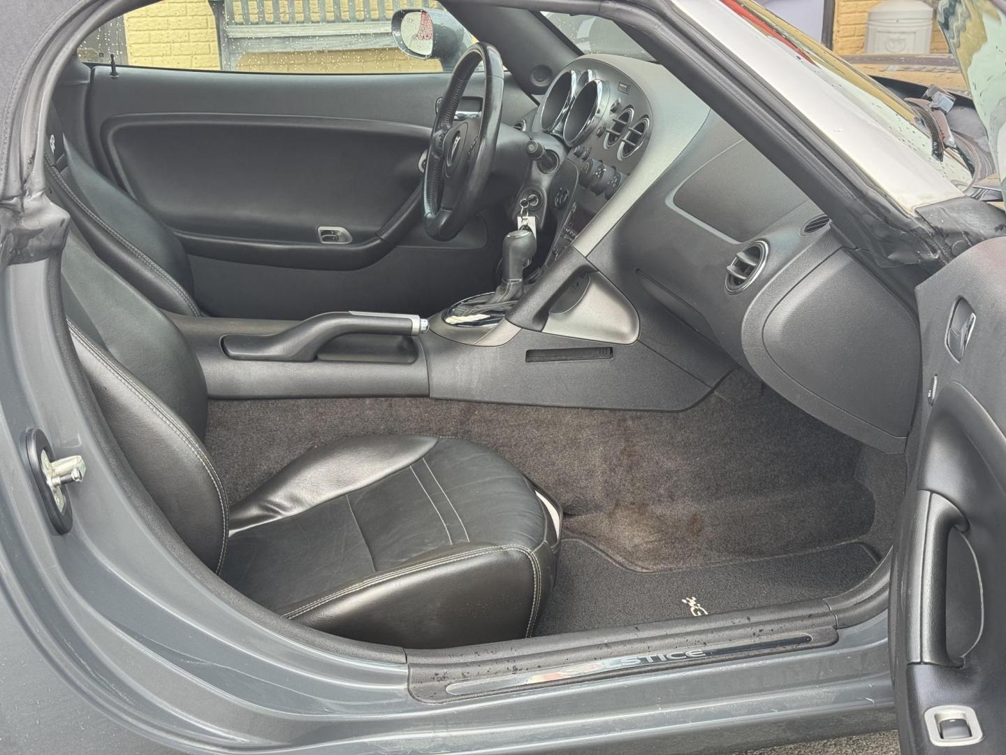 2008 Gray Pontiac Solstice (1G2MF35X78Y) with an 4-Cyl, Turbo, 2.0 Liter engine, Manual, 5-Spd transmission, located at 8008 Warden Rd, Sherwood, AR, 72120, (501) 801-6100, 34.830078, -92.186684 - Photo#7
