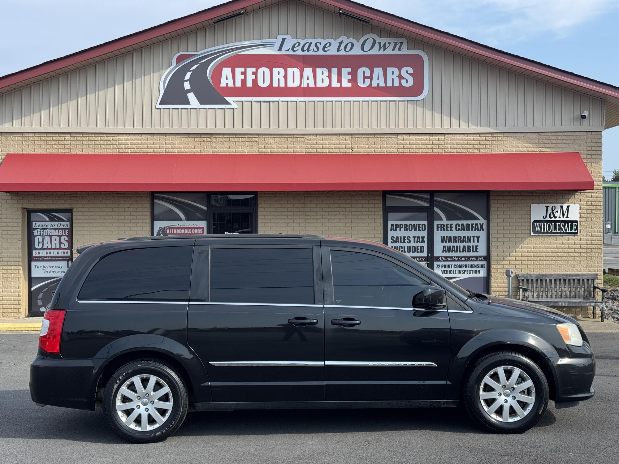 photo of 2013 Chrysler Town  and  Country 