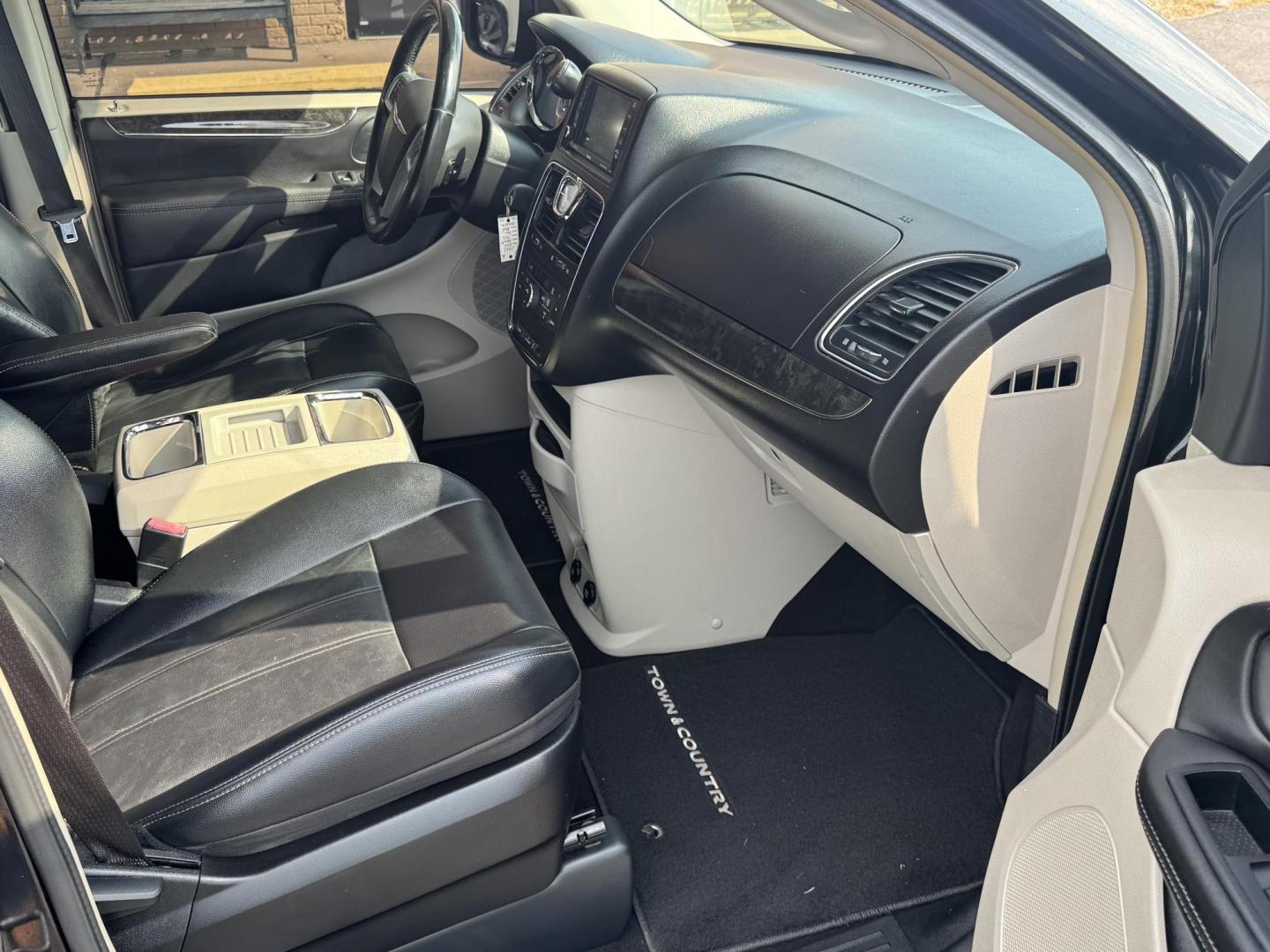 2013 Black Chrysler Town and Country (2C4RC1BG3DR) with an V6, 3.6 Liter engine, Auto, 6-Spd AutoStick transmission, located at 8008 Warden Rd, Sherwood, AR, 72120, (501) 801-6100, 34.830078, -92.186684 - Photo#8