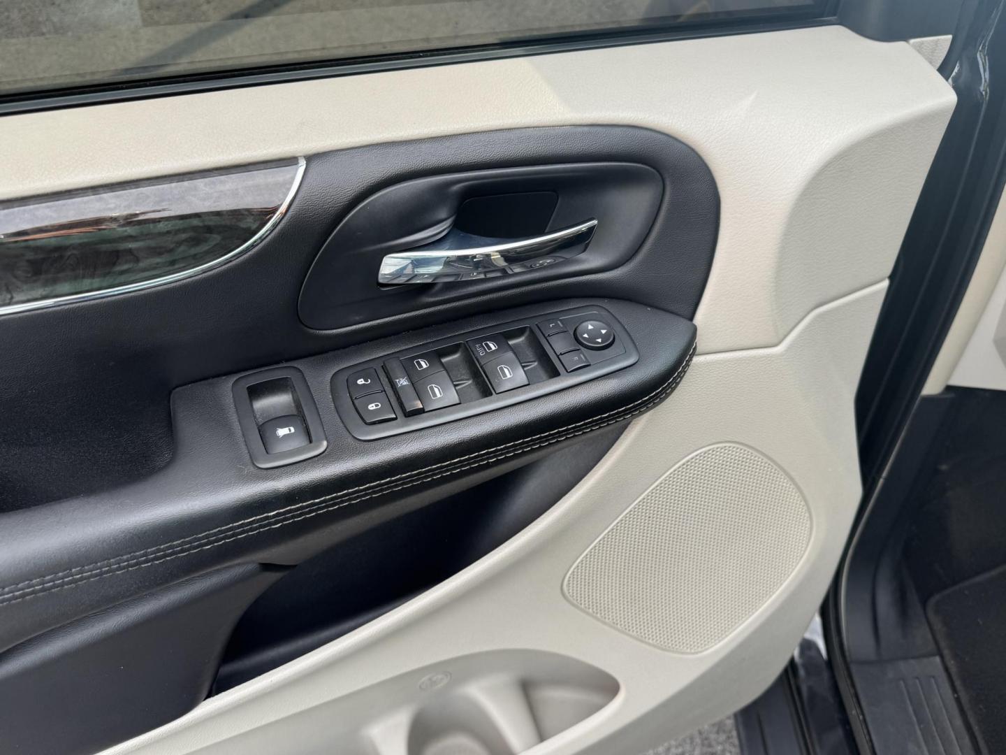 2013 Black Chrysler Town and Country (2C4RC1BG3DR) with an V6, 3.6 Liter engine, Auto, 6-Spd AutoStick transmission, located at 8008 Warden Rd, Sherwood, AR, 72120, (501) 801-6100, 34.830078, -92.186684 - Photo#12