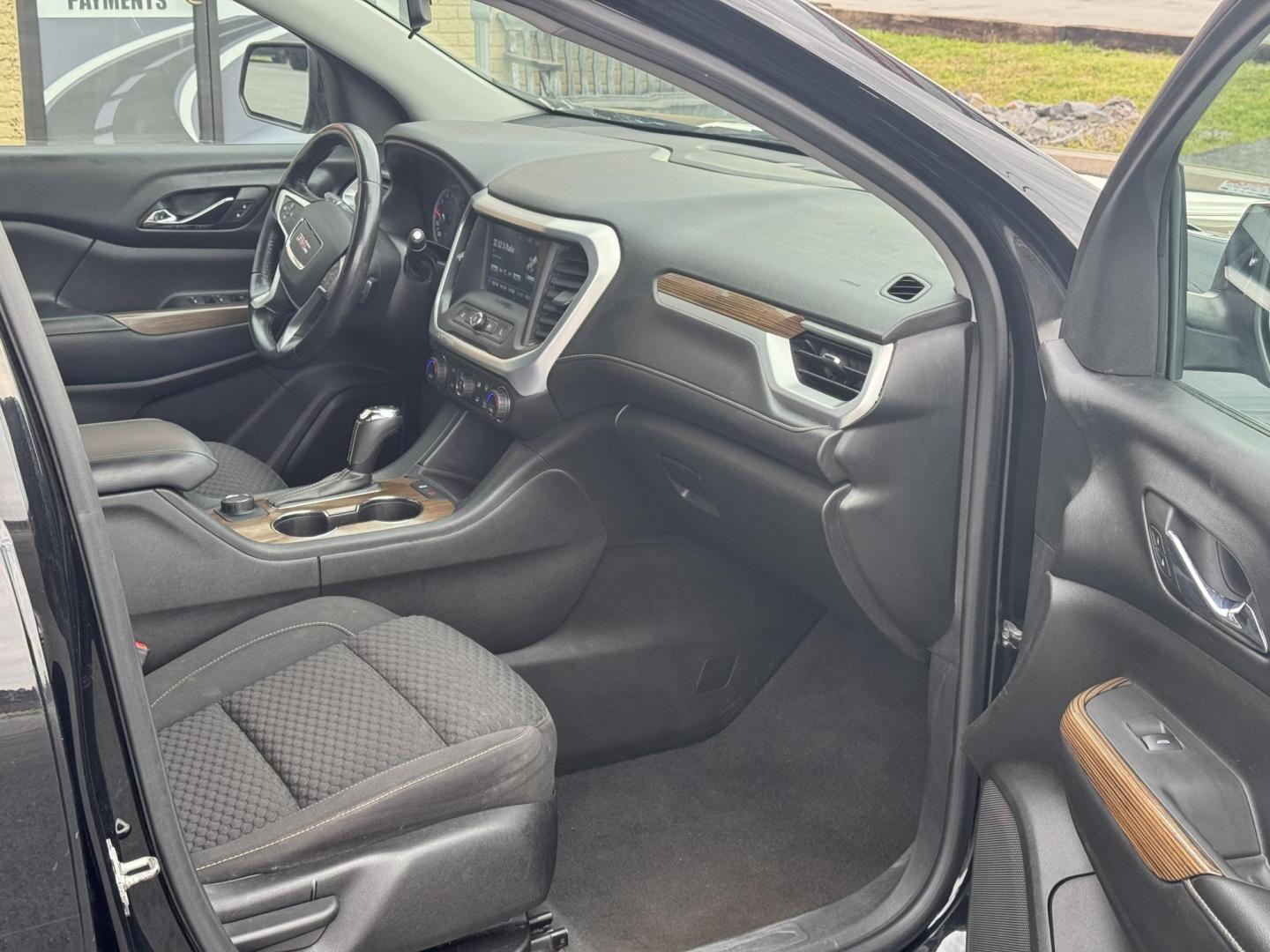 2017 Black GMC Acadia (1GKKNRLA5HZ) with an 4-Cyl, 2.5 Liter engine, Automatic, 6-Spd transmission, located at 8008 Warden Rd, Sherwood, AR, 72120, (501) 801-6100, 34.830078, -92.186684 - Photo#8