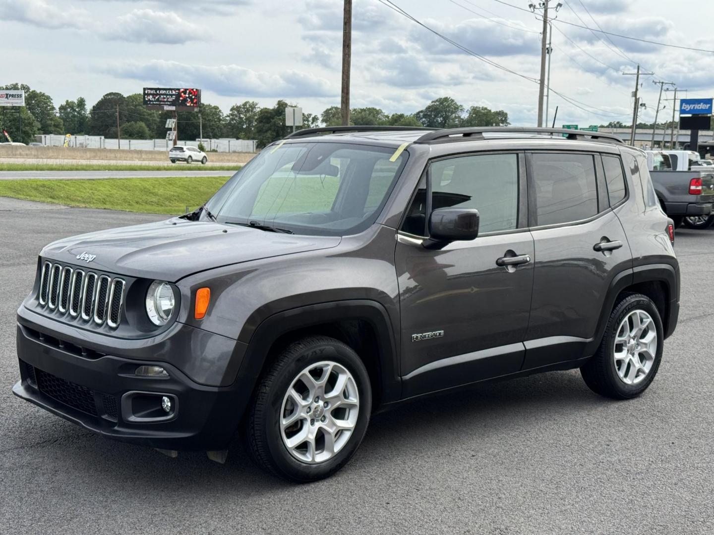2018 Gray Jeep Renegade (ZACCJABB3JP) with an 4-Cyl, MultiAir, 2.4L engine, Automatic, 9-Spd transmission, located at 8008 Warden Rd, Sherwood, AR, 72120, (501) 801-6100, 34.830078, -92.186684 - Photo#3