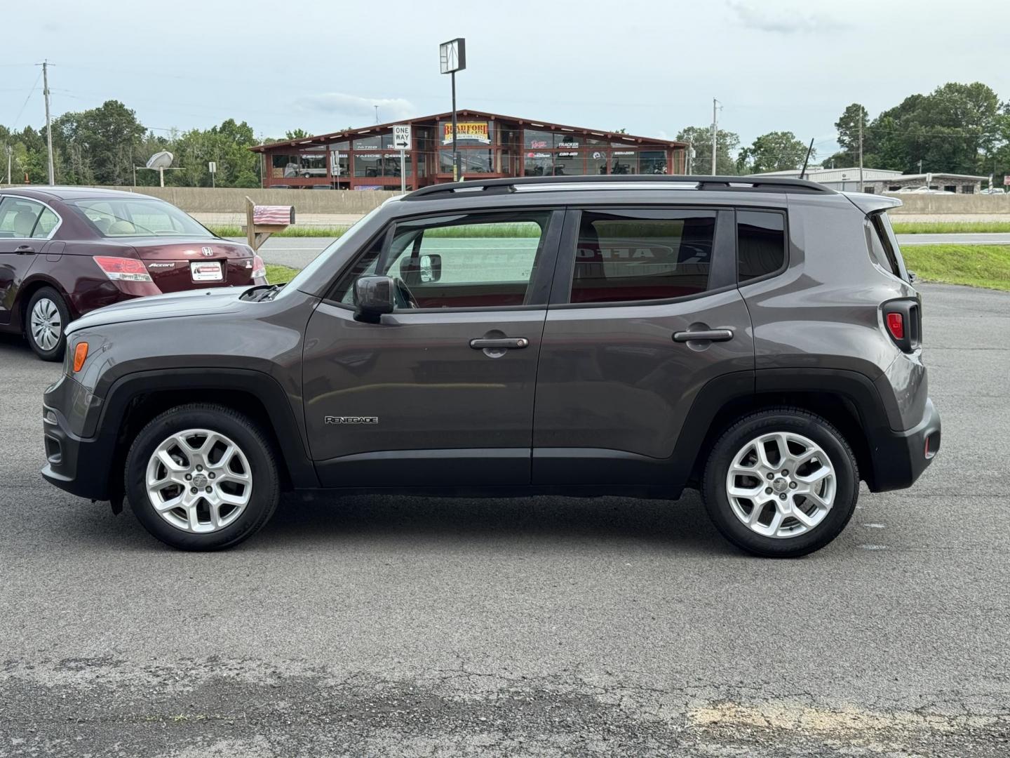 2018 Gray Jeep Renegade (ZACCJABB3JP) with an 4-Cyl, MultiAir, 2.4L engine, Automatic, 9-Spd transmission, located at 8008 Warden Rd, Sherwood, AR, 72120, (501) 801-6100, 34.830078, -92.186684 - Photo#4