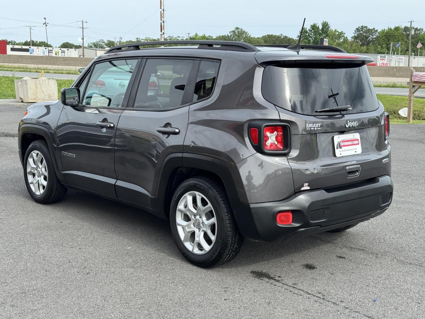 2018 Gray Jeep Renegade (ZACCJABB3JP) with an 4-Cyl, MultiAir, 2.4L engine, Automatic, 9-Spd transmission, located at 8008 Warden Rd, Sherwood, AR, 72120, (501) 801-6100, 34.830078, -92.186684 - Photo#5