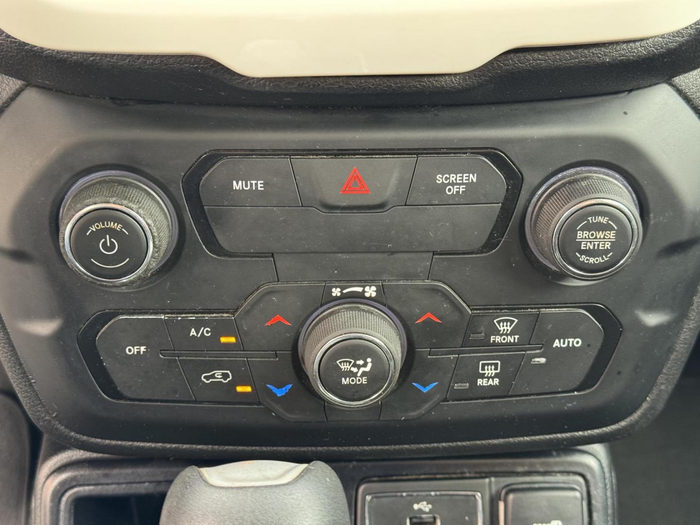 2018 Gray Jeep Renegade (ZACCJABB3JP) with an 4-Cyl, MultiAir, 2.4L engine, Automatic, 9-Spd transmission, located at 8008 Warden Rd, Sherwood, AR, 72120, (501) 801-6100, 34.830078, -92.186684 - Photo#22