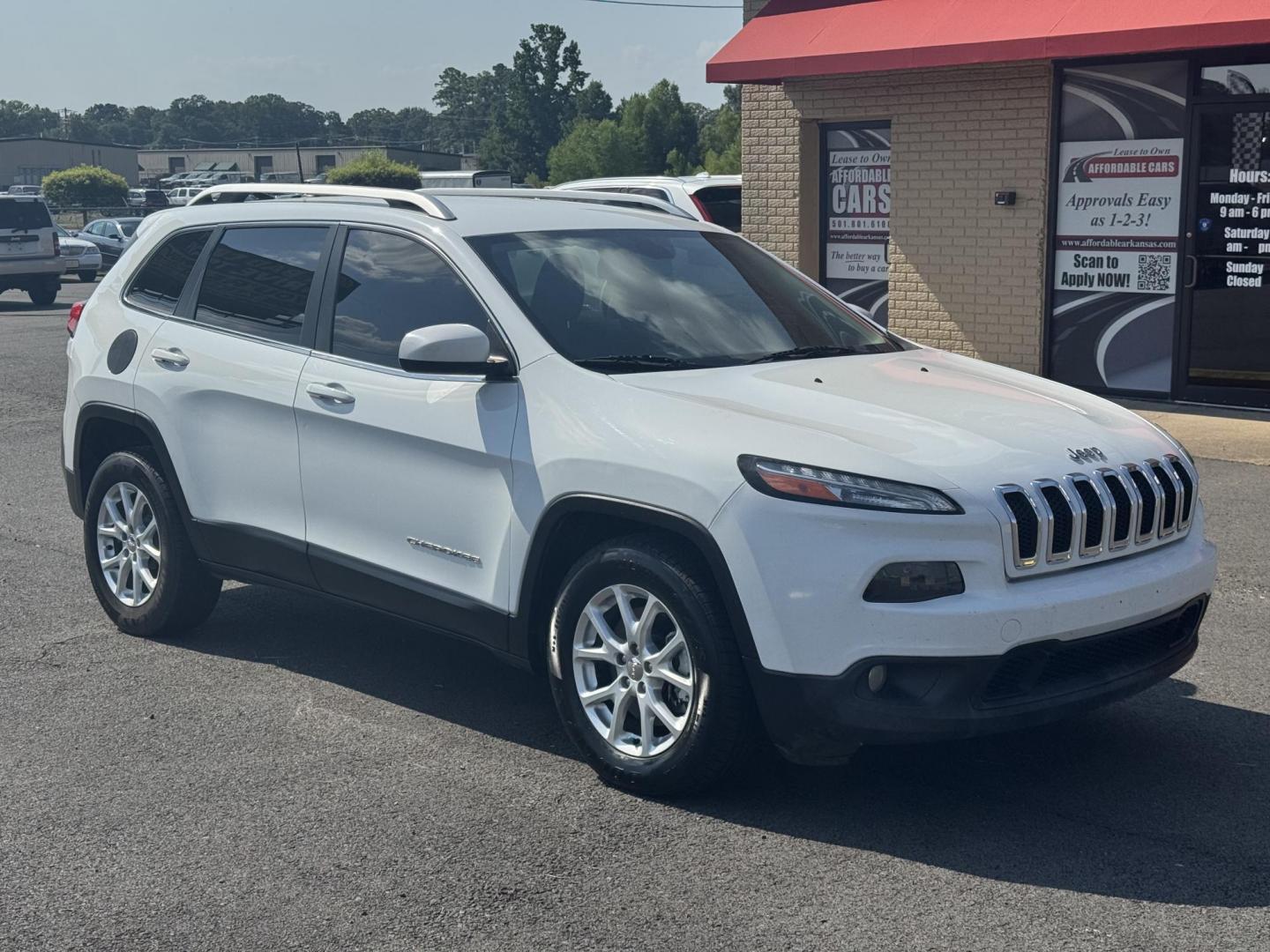 2015 White Jeep Cherokee (1C4PJLCS4FW) with an V6, 3.2 Liter engine, Automatic, 9-Spd transmission, located at 8008 Warden Rd, Sherwood, AR, 72120, (501) 801-6100, 34.830078, -92.186684 - Photo#1