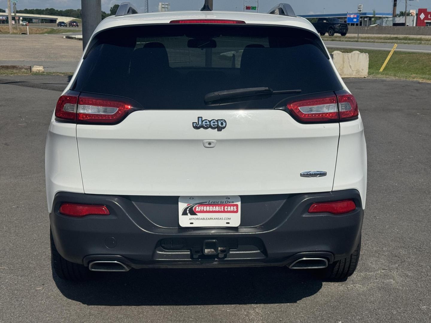 2015 White Jeep Cherokee (1C4PJLCS4FW) with an V6, 3.2 Liter engine, Automatic, 9-Spd transmission, located at 8008 Warden Rd, Sherwood, AR, 72120, (501) 801-6100, 34.830078, -92.186684 - Photo#6