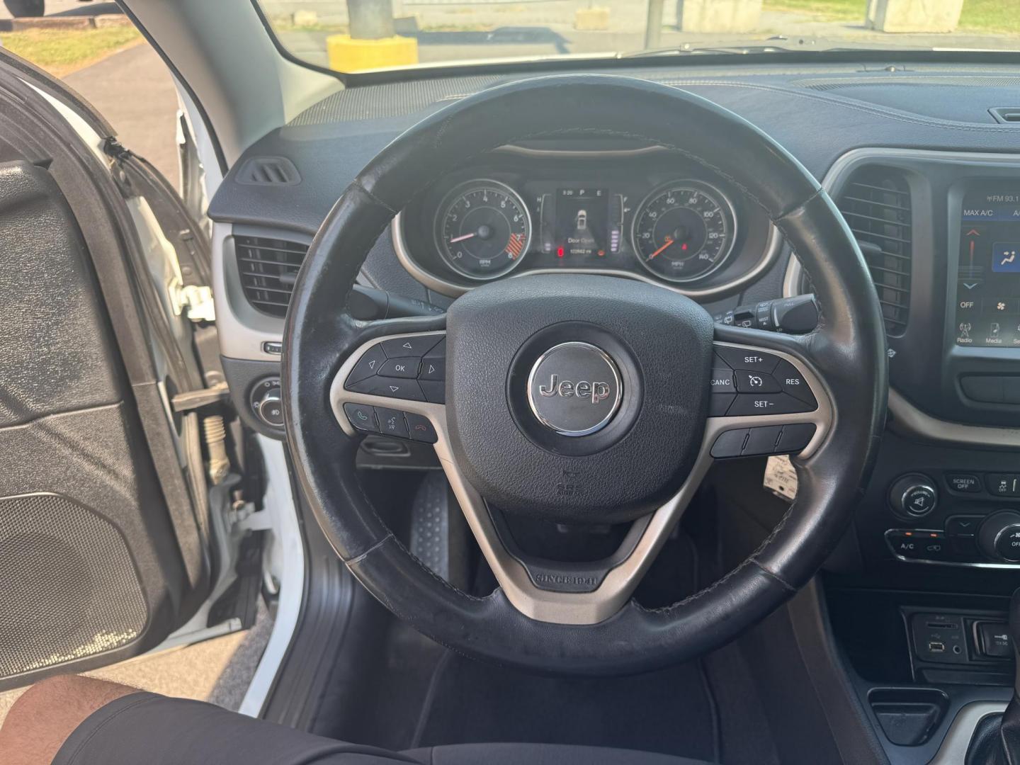 2015 White Jeep Cherokee (1C4PJLCS4FW) with an V6, 3.2 Liter engine, Automatic, 9-Spd transmission, located at 8008 Warden Rd, Sherwood, AR, 72120, (501) 801-6100, 34.830078, -92.186684 - Photo#16