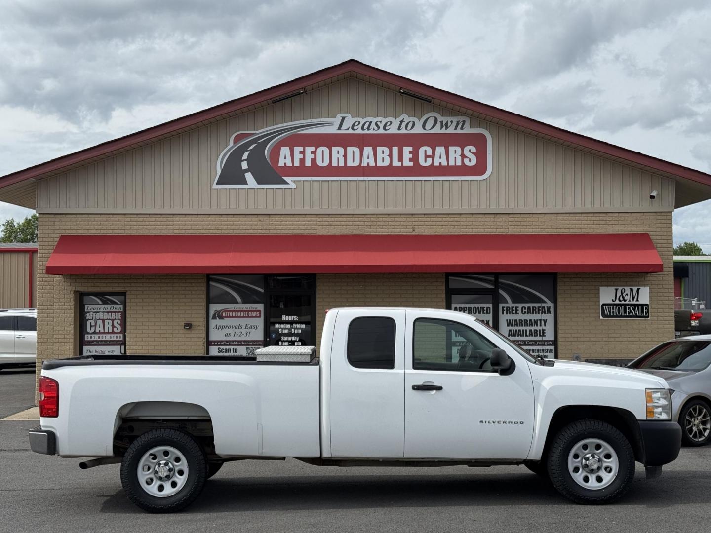 2012 White Chevrolet Silverado 1500 Extended Cab (1GCRCPE06CZ) with an V8, Flex Fuel, 5.3 Liter engine, Automatic, 6-Spd HD w/Overdrive transmission, located at 8008 Warden Rd, Sherwood, AR, 72120, (501) 801-6100, 34.830078, -92.186684 - Photo#0
