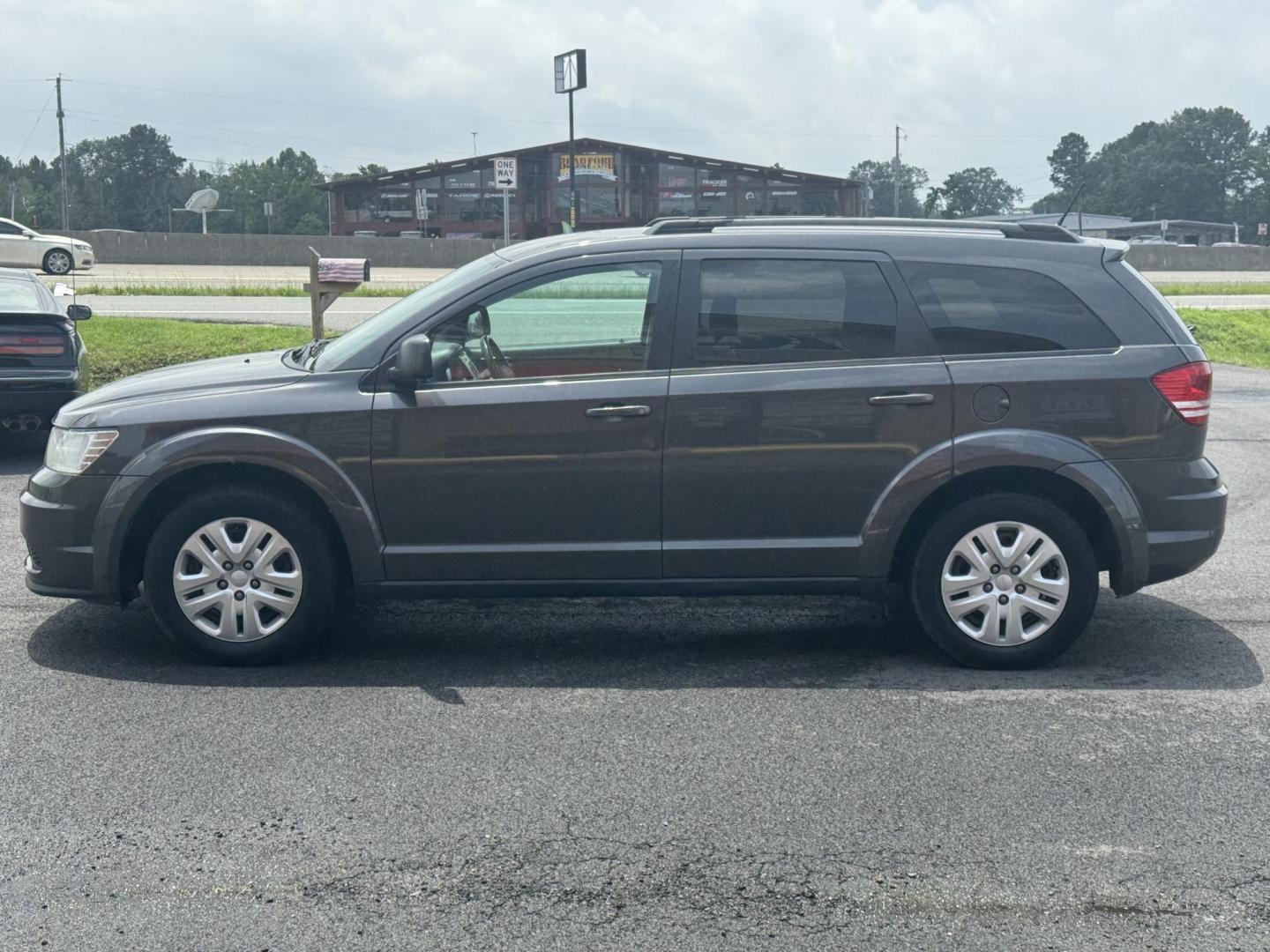 2017 Gray Dodge Journey (3C4PDCAB9HT) with an 4-Cyl, 2.4 Liter engine, Auto, 4-Spd AutoStick transmission, located at 8008 Warden Rd, Sherwood, AR, 72120, (501) 801-6100, 34.830078, -92.186684 - Photo#4