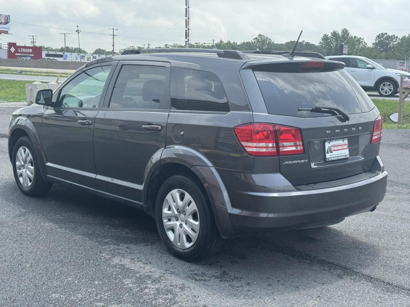 2017 Gray Dodge Journey (3C4PDCAB9HT) with an 4-Cyl, 2.4 Liter engine, Auto, 4-Spd AutoStick transmission, located at 8008 Warden Rd, Sherwood, AR, 72120, (501) 801-6100, 34.830078, -92.186684 - Photo#5