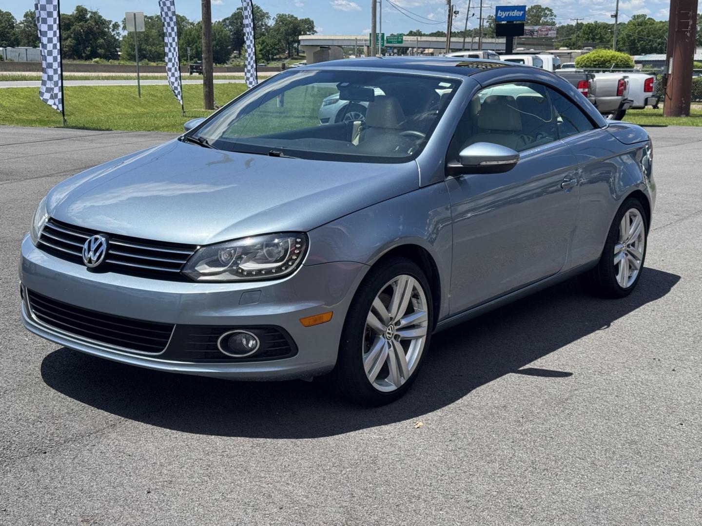 2014 Blue Volkswagen Eos (WVWFW8AH6EV) with an 4-Cyl, Turbo, 2.0 Liter engine, Auto, 6-Spd DSG Tiptronic transmission, located at 8008 Warden Rd, Sherwood, AR, 72120, (501) 801-6100, 34.830078, -92.186684 - Photo#4