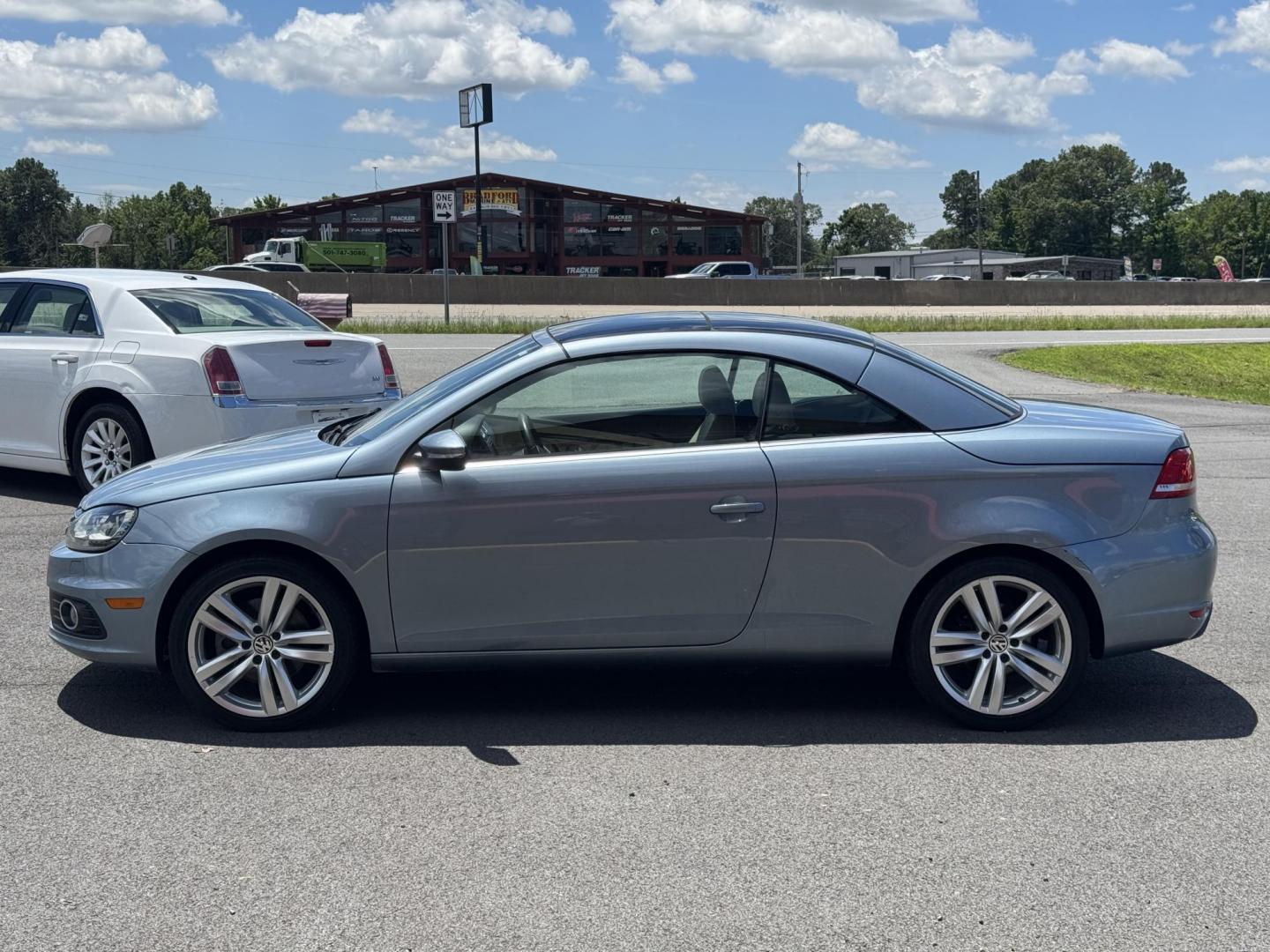 2014 Blue Volkswagen Eos (WVWFW8AH6EV) with an 4-Cyl, Turbo, 2.0 Liter engine, Auto, 6-Spd DSG Tiptronic transmission, located at 8008 Warden Rd, Sherwood, AR, 72120, (501) 801-6100, 34.830078, -92.186684 - Photo#5