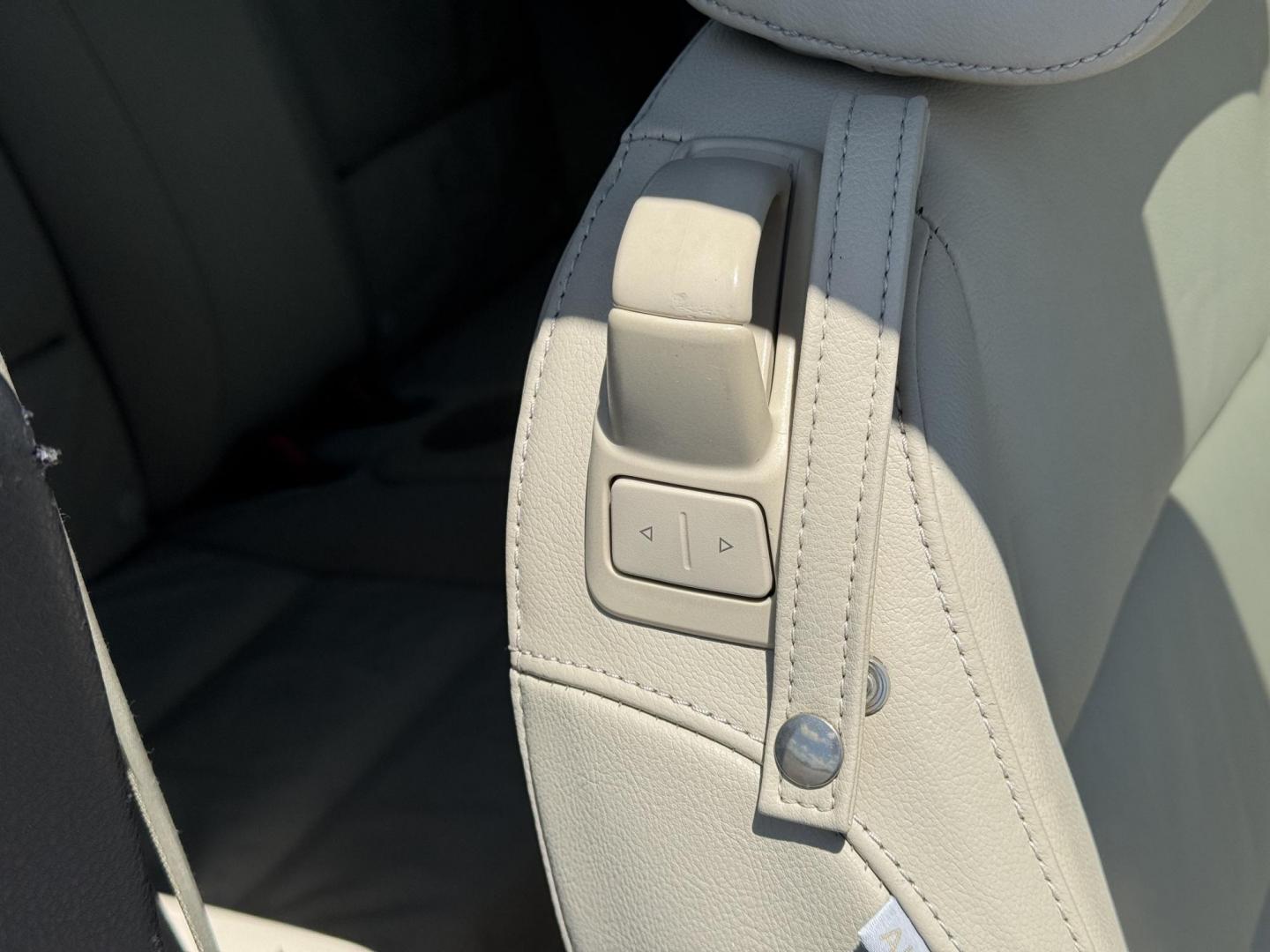 2014 Blue Volkswagen Eos (WVWFW8AH6EV) with an 4-Cyl, Turbo, 2.0 Liter engine, Auto, 6-Spd DSG Tiptronic transmission, located at 8008 Warden Rd, Sherwood, AR, 72120, (501) 801-6100, 34.830078, -92.186684 - Photo#11