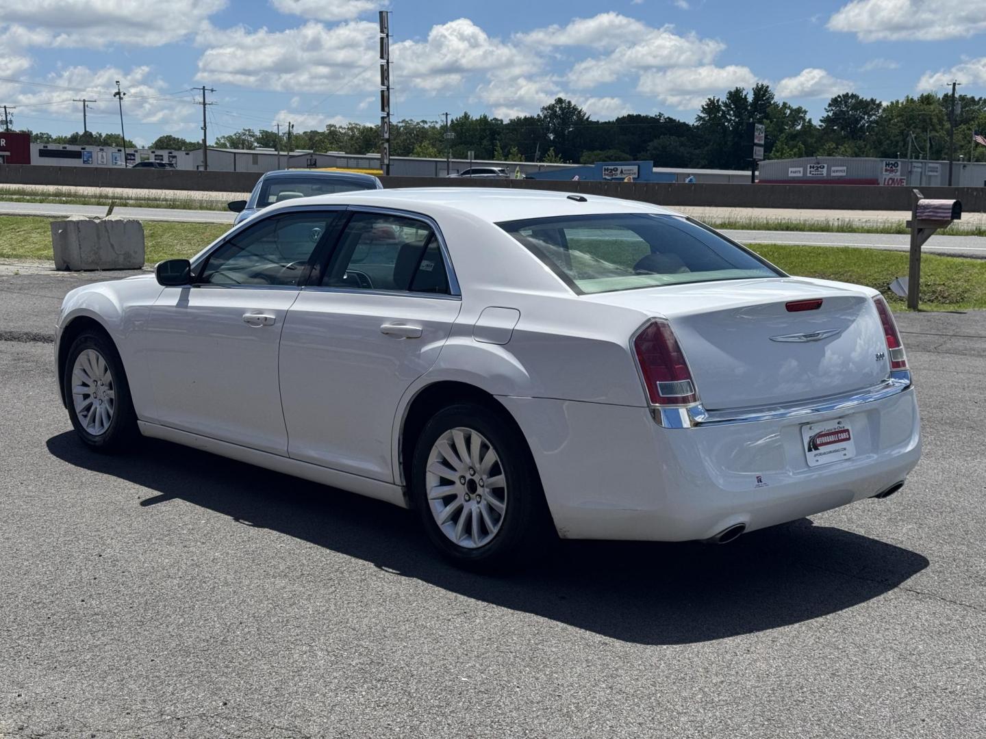 2014 White Chrysler 300 (2C3CCAAG3EH) with an V6, 3.6 Liter engine, Automatic, 8-Spd transmission, located at 8008 Warden Rd, Sherwood, AR, 72120, (501) 801-6100, 34.830078, -92.186684 - Photo#5