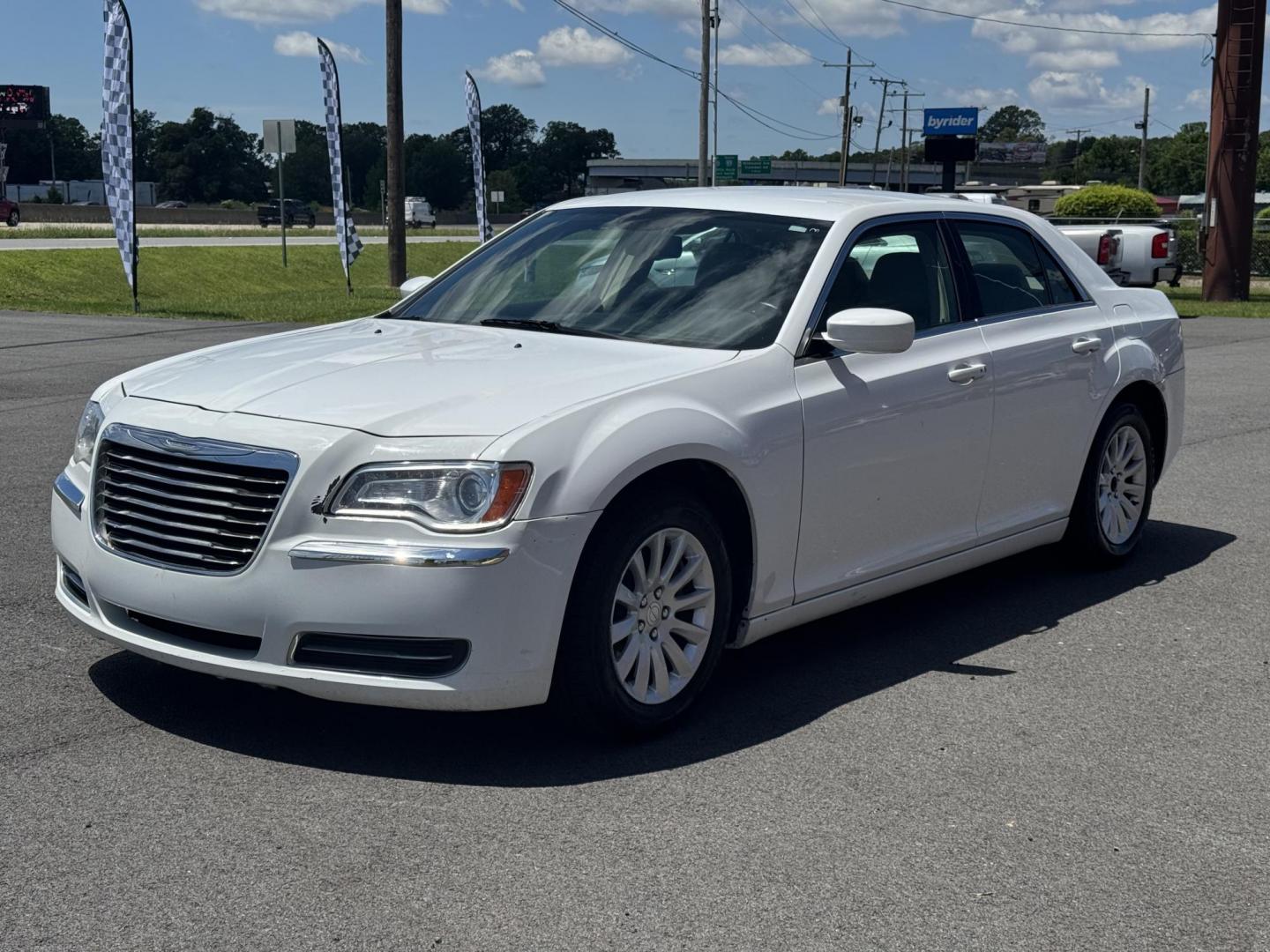 2014 White Chrysler 300 (2C3CCAAG3EH) with an V6, 3.6 Liter engine, Automatic, 8-Spd transmission, located at 8008 Warden Rd, Sherwood, AR, 72120, (501) 801-6100, 34.830078, -92.186684 - Photo#3