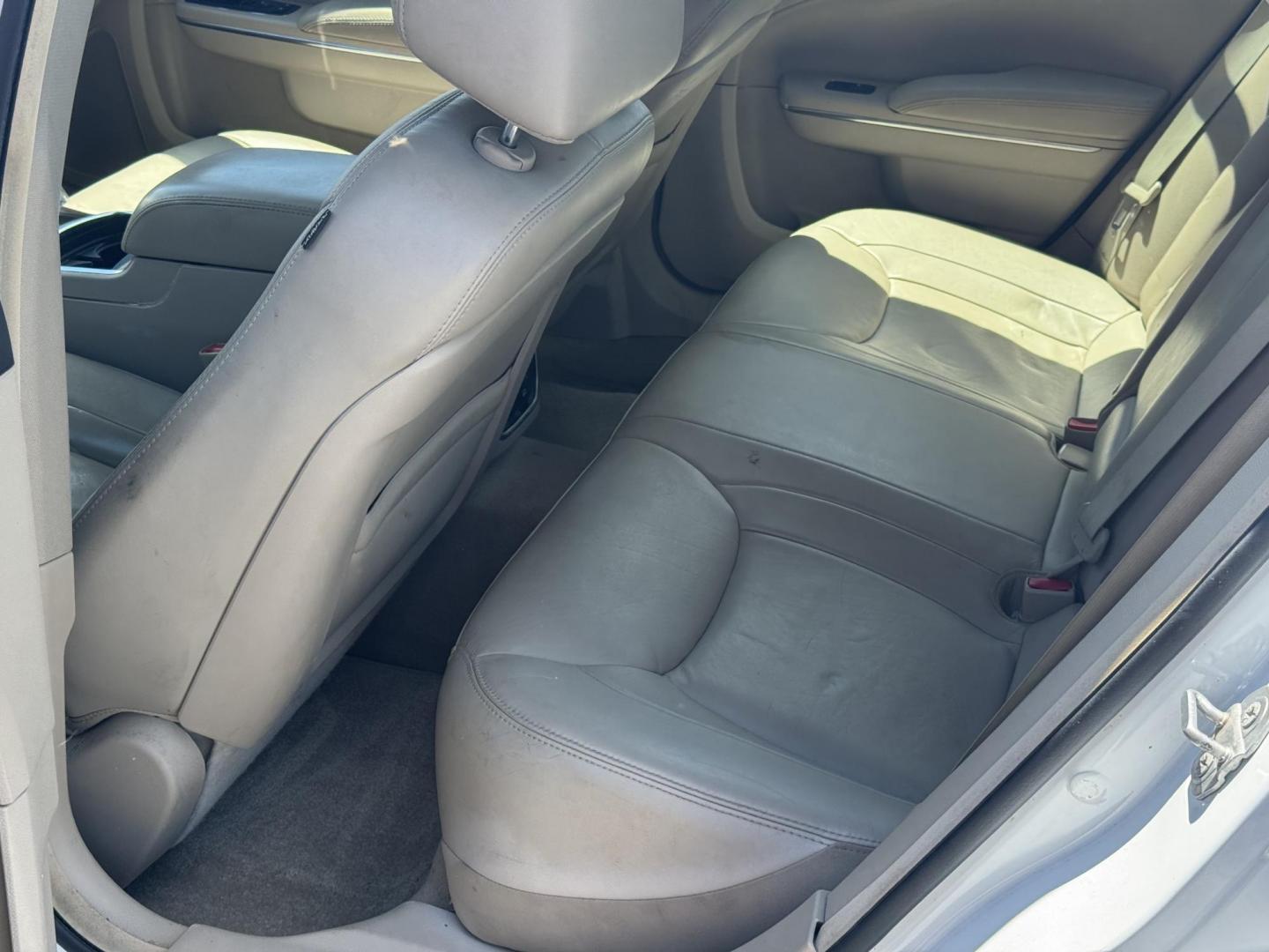 2014 White Chrysler 300 (2C3CCAAG3EH) with an V6, 3.6 Liter engine, Automatic, 8-Spd transmission, located at 8008 Warden Rd, Sherwood, AR, 72120, (501) 801-6100, 34.830078, -92.186684 - Photo#11