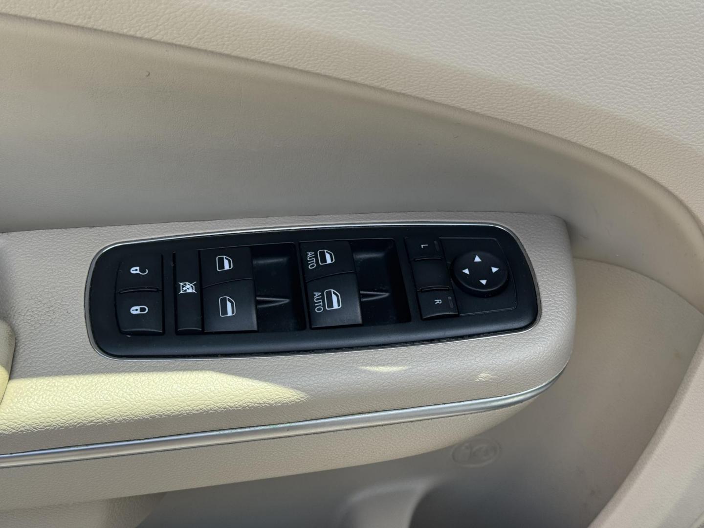 2014 White Chrysler 300 (2C3CCAAG3EH) with an V6, 3.6 Liter engine, Automatic, 8-Spd transmission, located at 8008 Warden Rd, Sherwood, AR, 72120, (501) 801-6100, 34.830078, -92.186684 - Photo#12