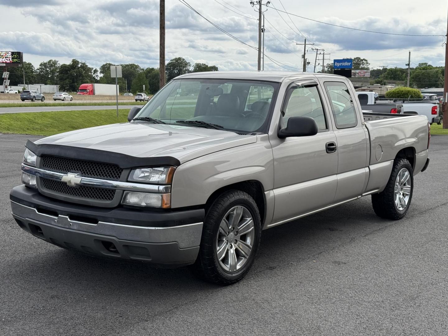 2005 Gold Chevrolet Silverado 1500 Extended Cab (1GCEC19X65Z) with an V6, 4.3 Liter engine, Automatic transmission, located at 8008 Warden Rd, Sherwood, AR, 72120, (501) 801-6100, 34.830078, -92.186684 - Photo#3