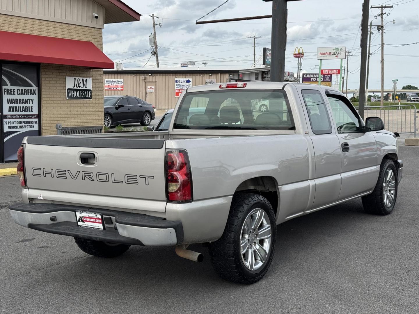 2005 Gold Chevrolet Silverado 1500 Extended Cab (1GCEC19X65Z) with an V6, 4.3 Liter engine, Automatic transmission, located at 8008 Warden Rd, Sherwood, AR, 72120, (501) 801-6100, 34.830078, -92.186684 - Photo#7