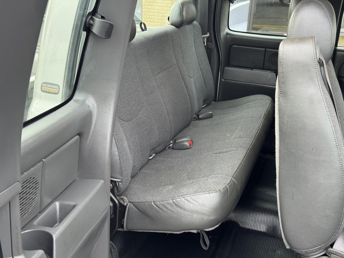 2005 Gold Chevrolet Silverado 1500 Extended Cab (1GCEC19X65Z) with an V6, 4.3 Liter engine, Automatic transmission, located at 8008 Warden Rd, Sherwood, AR, 72120, (501) 801-6100, 34.830078, -92.186684 - Photo#9