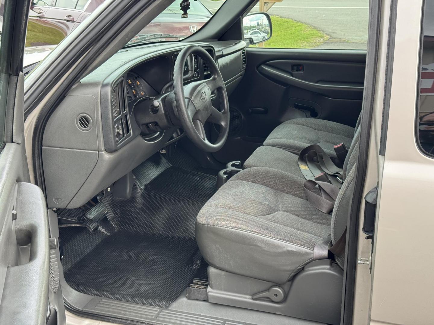 2005 Gold Chevrolet Silverado 1500 Extended Cab (1GCEC19X65Z) with an V6, 4.3 Liter engine, Automatic transmission, located at 8008 Warden Rd, Sherwood, AR, 72120, (501) 801-6100, 34.830078, -92.186684 - Photo#11