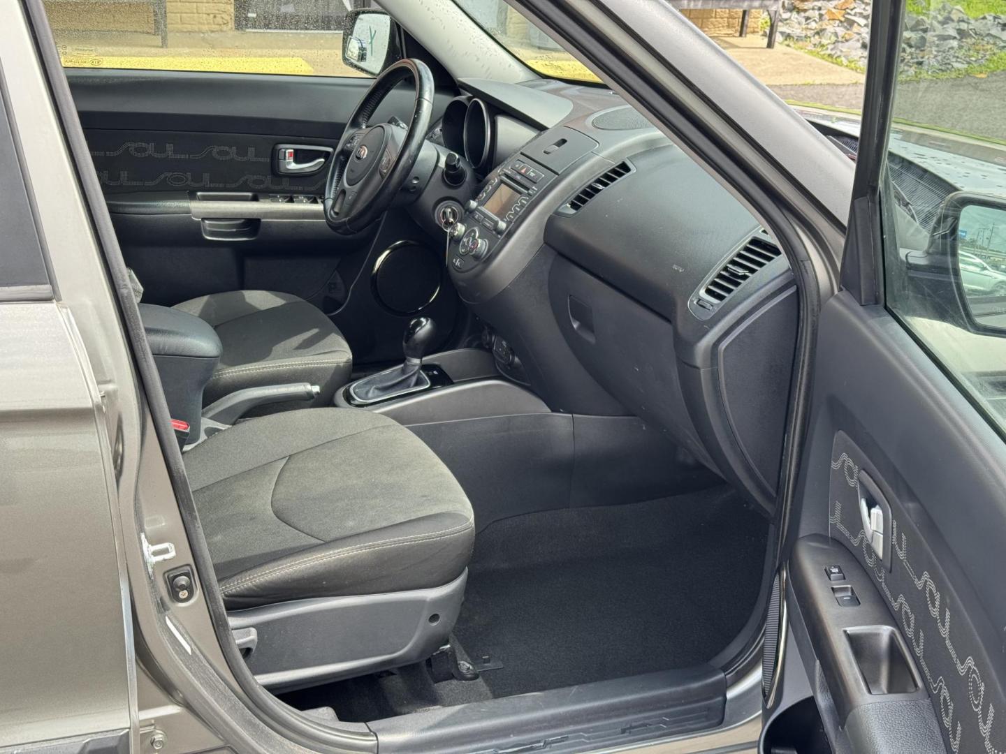 2013 Silver Kia Soul (KNDJT2A68D7) with an 4-Cyl, 2.0 Liter engine, Automatic, 6-Spd transmission, located at 8008 Warden Rd, Sherwood, AR, 72120, (501) 801-6100, 34.830078, -92.186684 - Photo#8