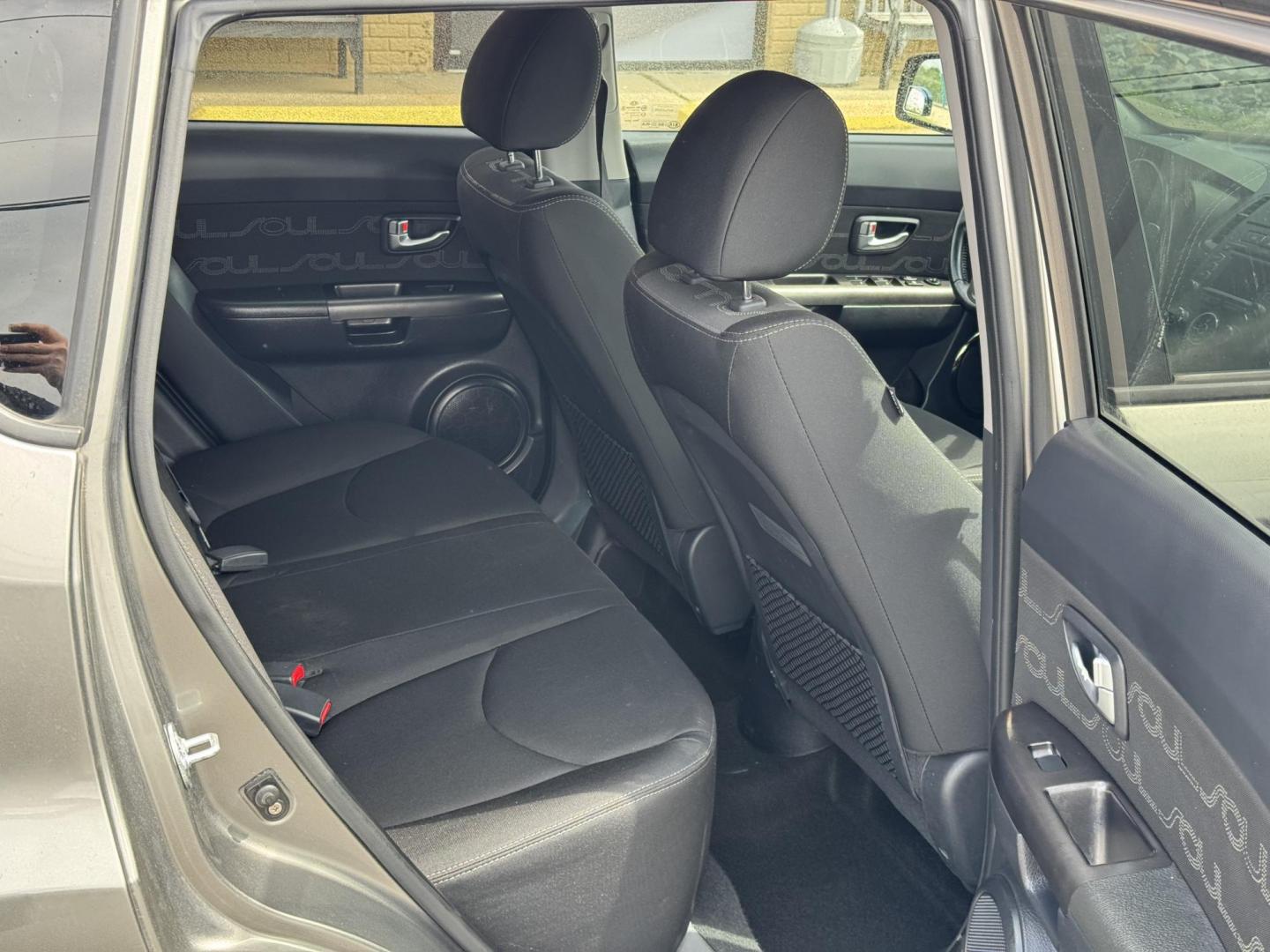 2013 Silver Kia Soul (KNDJT2A68D7) with an 4-Cyl, 2.0 Liter engine, Automatic, 6-Spd transmission, located at 8008 Warden Rd, Sherwood, AR, 72120, (501) 801-6100, 34.830078, -92.186684 - Photo#9