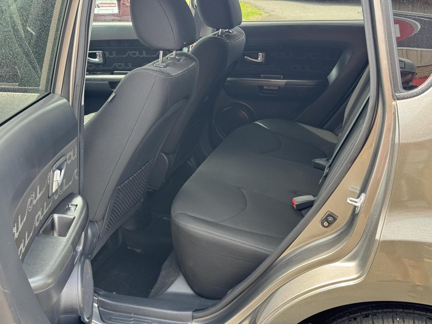 2013 Silver Kia Soul (KNDJT2A68D7) with an 4-Cyl, 2.0 Liter engine, Automatic, 6-Spd transmission, located at 8008 Warden Rd, Sherwood, AR, 72120, (501) 801-6100, 34.830078, -92.186684 - Photo#11