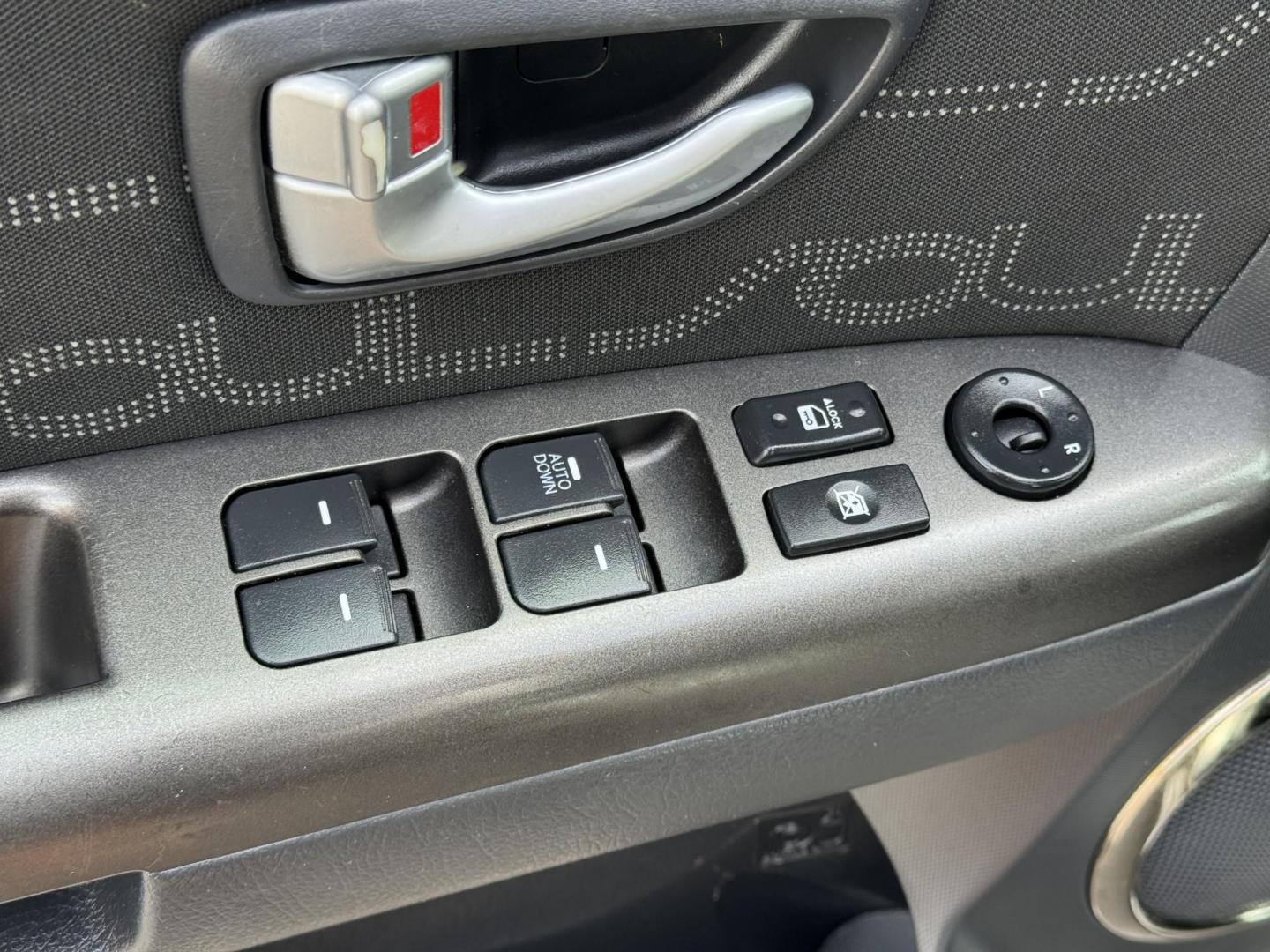 2013 Silver Kia Soul (KNDJT2A68D7) with an 4-Cyl, 2.0 Liter engine, Automatic, 6-Spd transmission, located at 8008 Warden Rd, Sherwood, AR, 72120, (501) 801-6100, 34.830078, -92.186684 - Photo#13