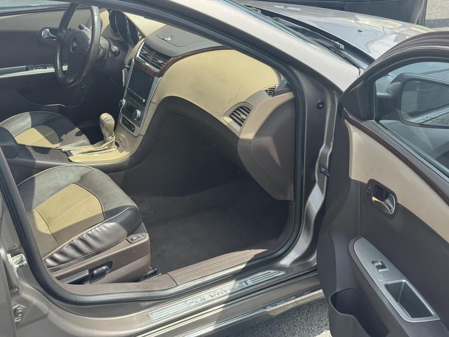 2010 Beige Chevrolet Malibu (1G1ZE5E7XAF) with an V6, 3.6 Liter engine, Auto, 6-Spd Overdrive and TAPshft transmission, located at 8008 Warden Rd, Sherwood, AR, 72120, (501) 801-6100, 34.830078, -92.186684 - Photo#8