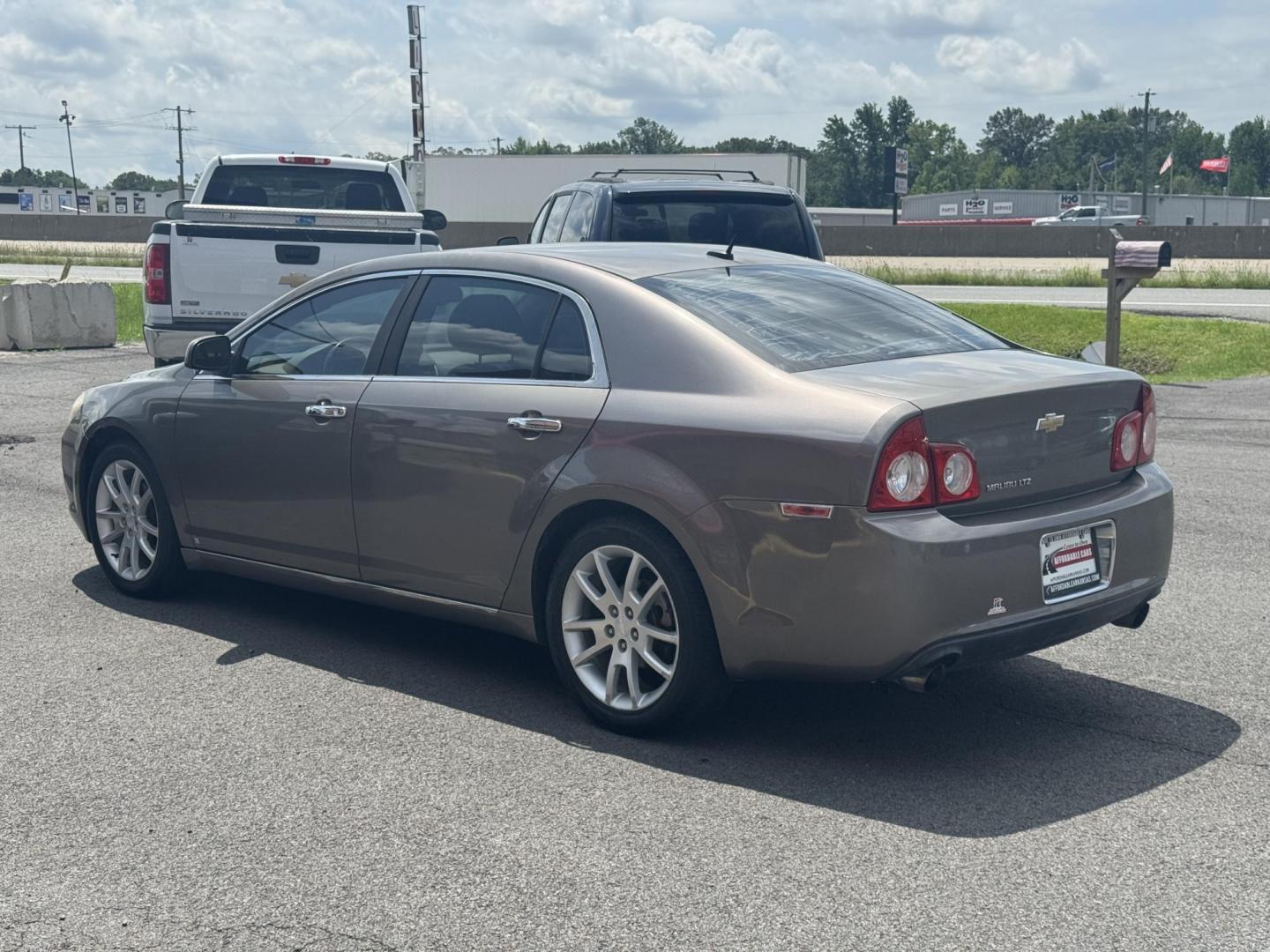 2010 Beige Chevrolet Malibu (1G1ZE5E7XAF) with an V6, 3.6 Liter engine, Auto, 6-Spd Overdrive and TAPshft transmission, located at 8008 Warden Rd, Sherwood, AR, 72120, (501) 801-6100, 34.830078, -92.186684 - Photo#5
