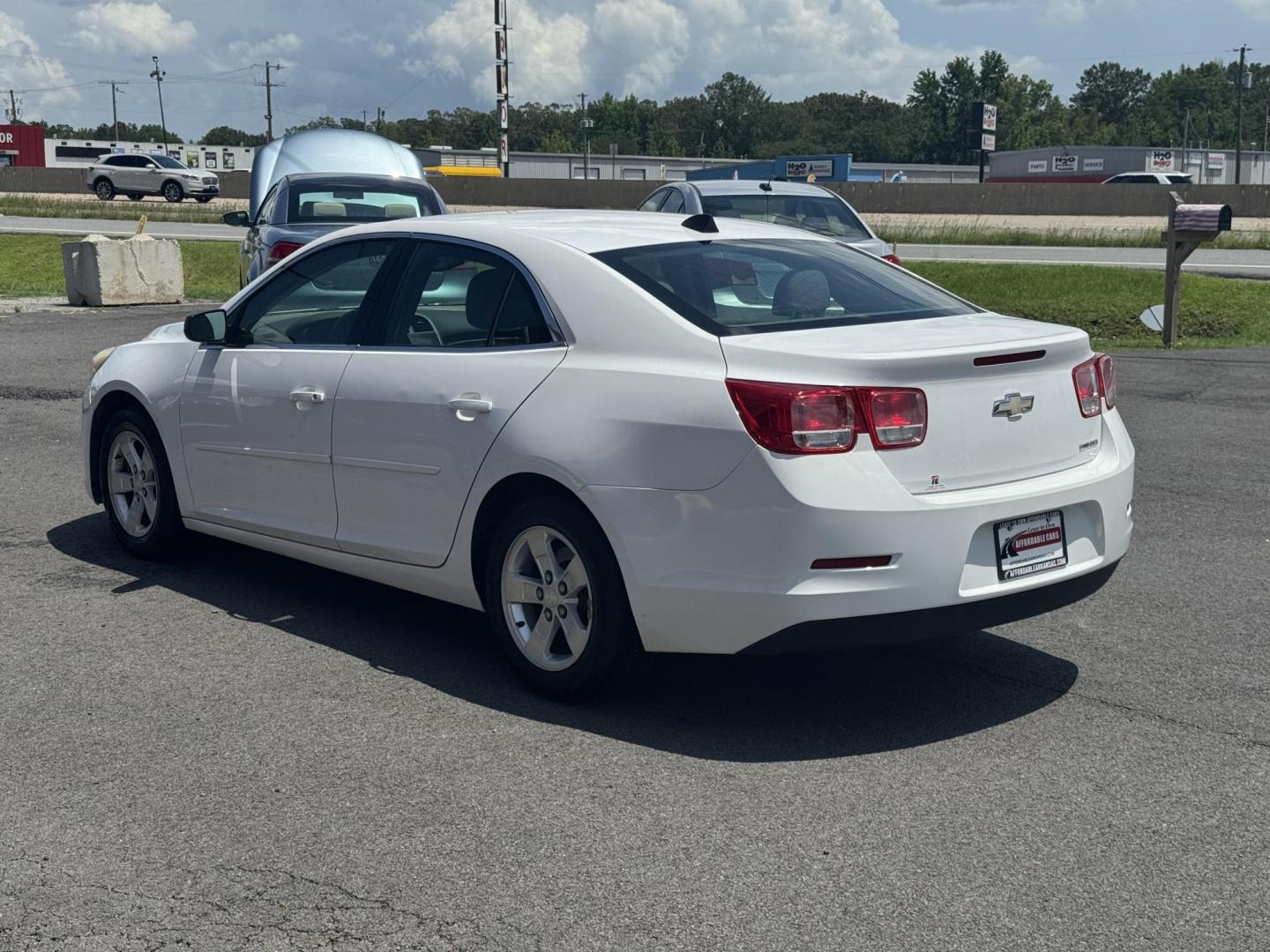 2013 White Chevrolet Malibu (1G11B5SA3DF) with an 4-Cyl, 2.5 Liter engine, Auto, 6-Spd w/OD and Man Md transmission, located at 8008 Warden Rd, Sherwood, AR, 72120, (501) 801-6100, 34.830078, -92.186684 - Photo#5