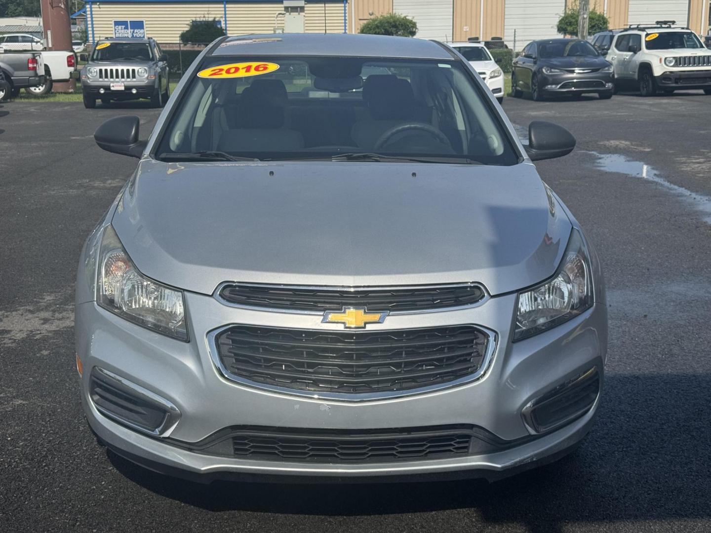 2016 Silver Chevrolet Cruze Limited (1G1PC5SHXG7) with an 4-Cyl, ECOTEC, 1.8 Liter engine, Auto, 6-Spd Overdrive transmission, located at 8008 Warden Rd, Sherwood, AR, 72120, (501) 801-6100, 34.830078, -92.186684 - Photo#2