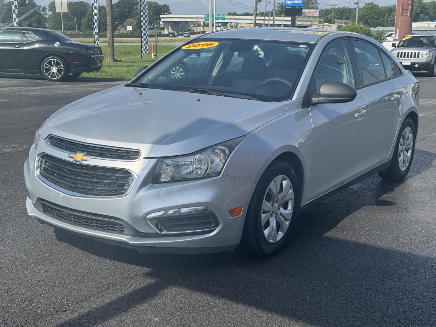 2016 Silver Chevrolet Cruze Limited (1G1PC5SHXG7) with an 4-Cyl, ECOTEC, 1.8 Liter engine, Auto, 6-Spd Overdrive transmission, located at 8008 Warden Rd, Sherwood, AR, 72120, (501) 801-6100, 34.830078, -92.186684 - Photo#3