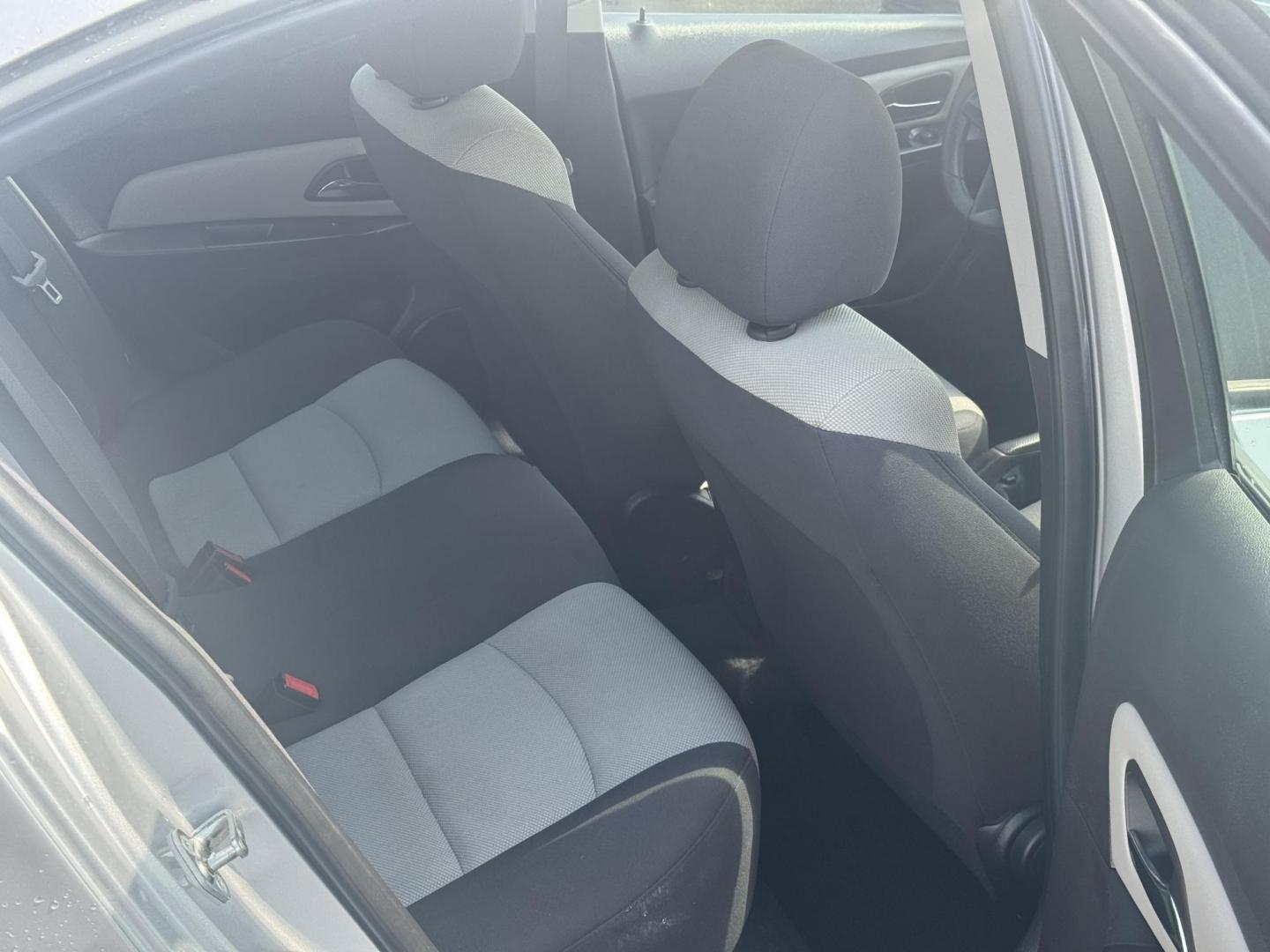2016 Silver Chevrolet Cruze Limited (1G1PC5SHXG7) with an 4-Cyl, ECOTEC, 1.8 Liter engine, Auto, 6-Spd Overdrive transmission, located at 8008 Warden Rd, Sherwood, AR, 72120, (501) 801-6100, 34.830078, -92.186684 - Photo#9