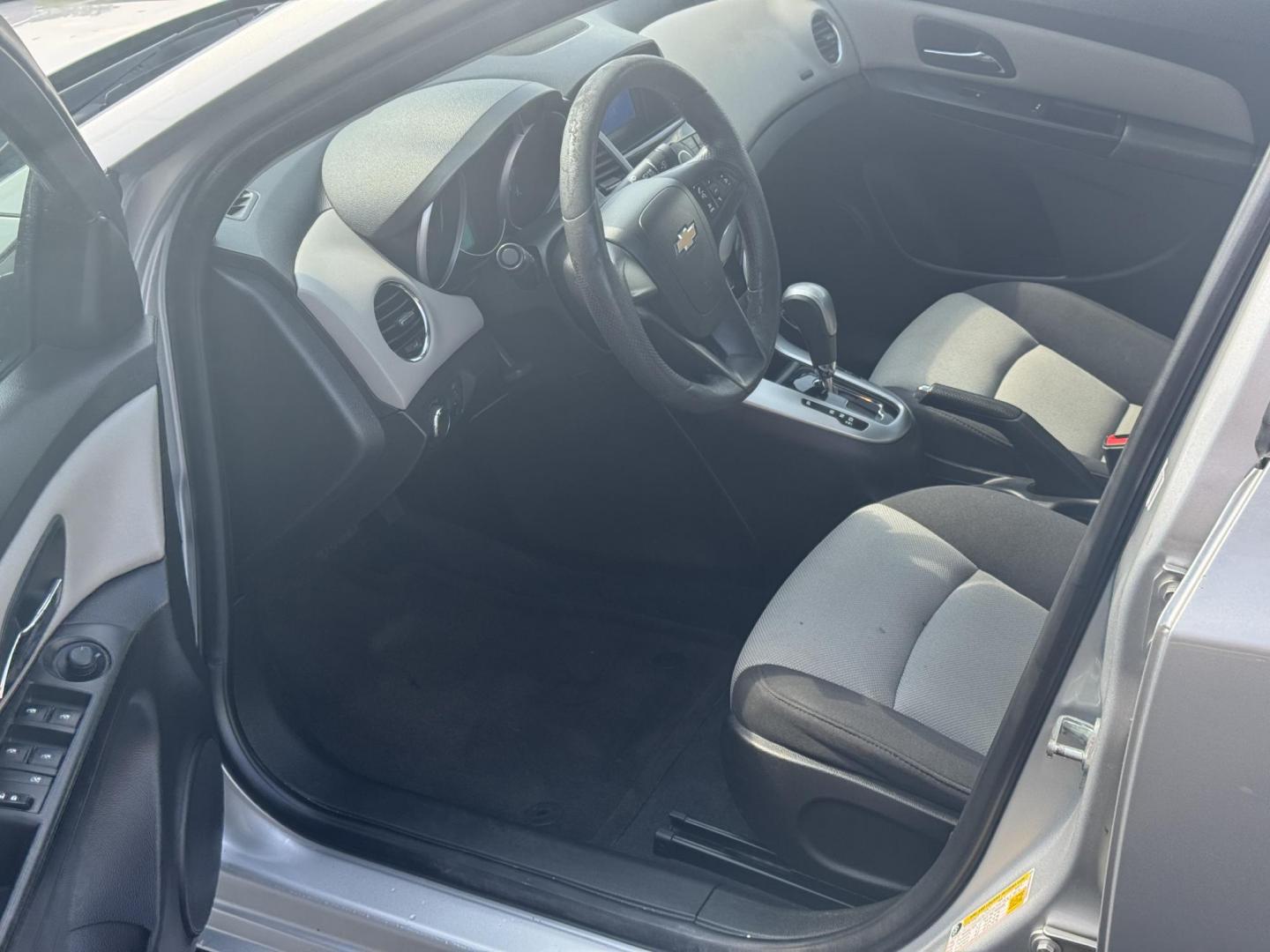 2016 Silver Chevrolet Cruze Limited (1G1PC5SHXG7) with an 4-Cyl, ECOTEC, 1.8 Liter engine, Auto, 6-Spd Overdrive transmission, located at 8008 Warden Rd, Sherwood, AR, 72120, (501) 801-6100, 34.830078, -92.186684 - Photo#11