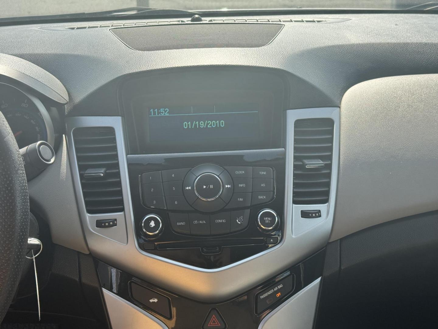 2016 Silver Chevrolet Cruze Limited (1G1PC5SHXG7) with an 4-Cyl, ECOTEC, 1.8 Liter engine, Auto, 6-Spd Overdrive transmission, located at 8008 Warden Rd, Sherwood, AR, 72120, (501) 801-6100, 34.830078, -92.186684 - Photo#18