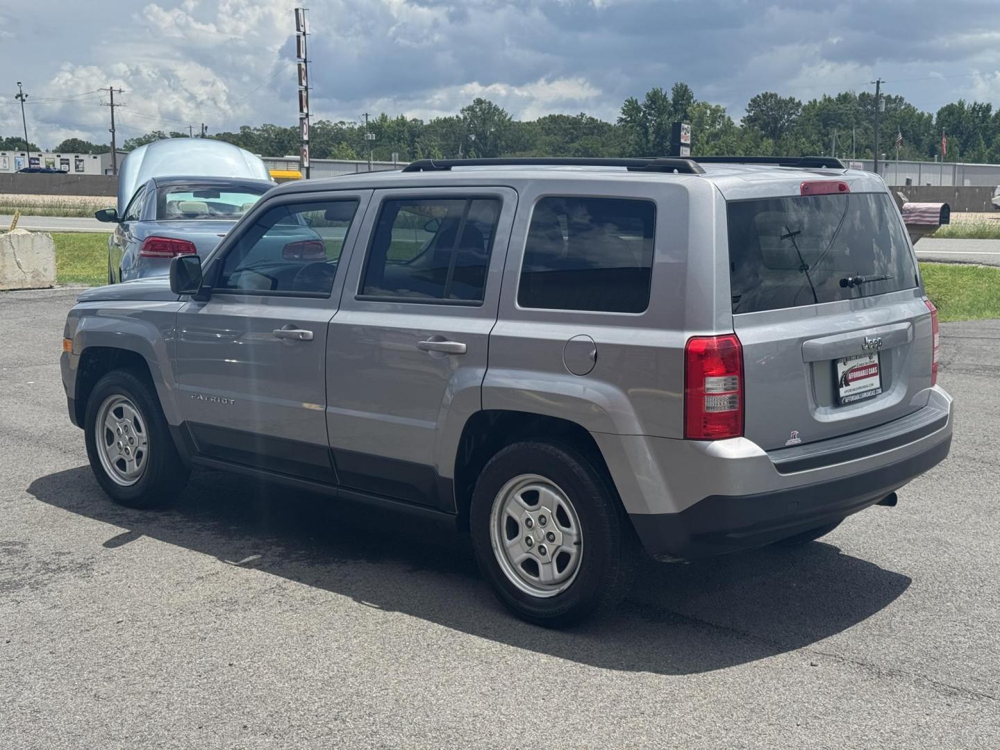 2014 Gray Jeep Patriot (1C4NJPBA8ED) with an 4-Cyl, 2.0 Liter engine, Automatic, 6-Spd w/AutoStick transmission, located at 8008 Warden Rd, Sherwood, AR, 72120, (501) 801-6100, 34.830078, -92.186684 - Photo#4